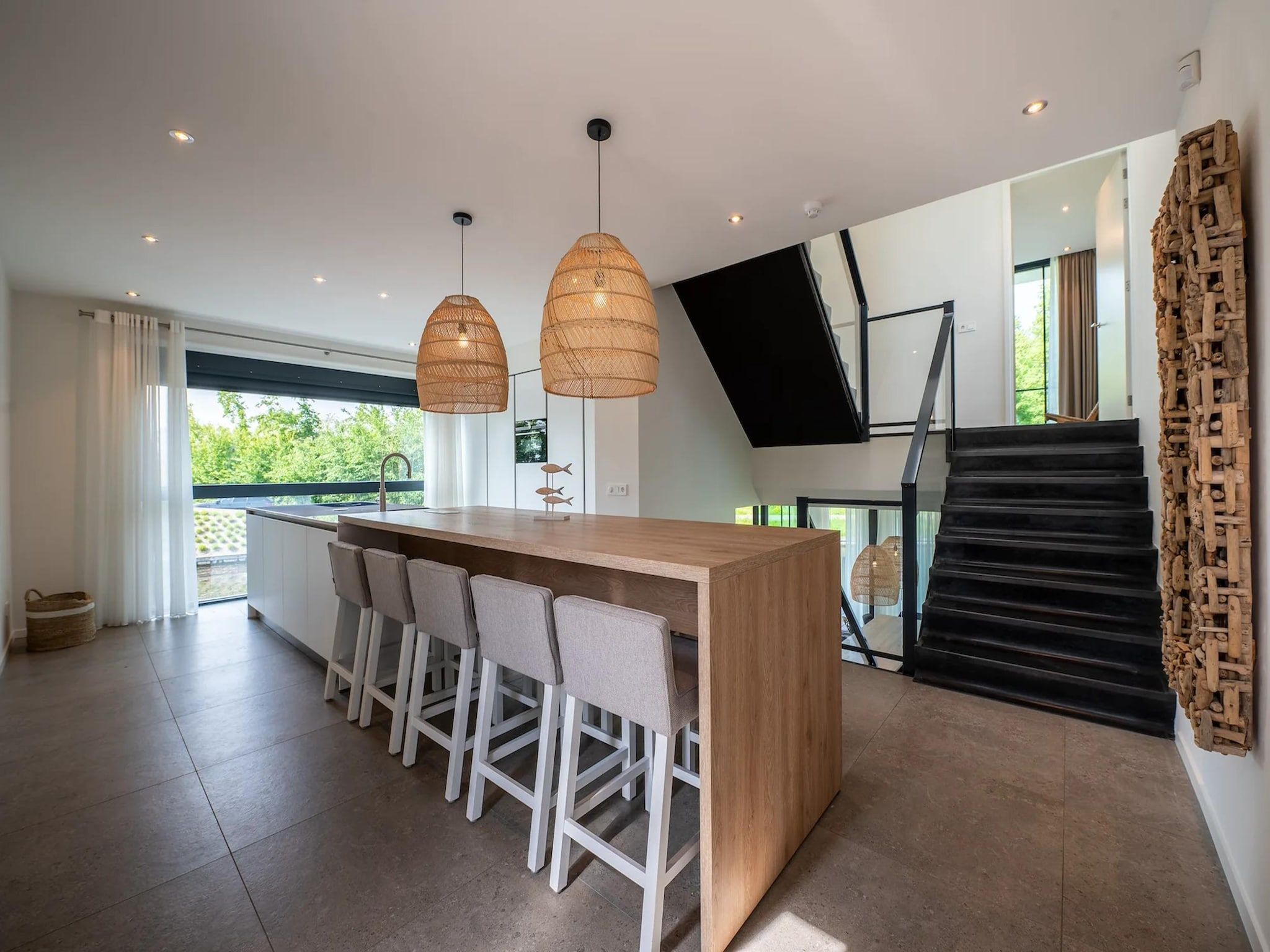 De eetkamer van Harbour Village 5 in Arnemuiden