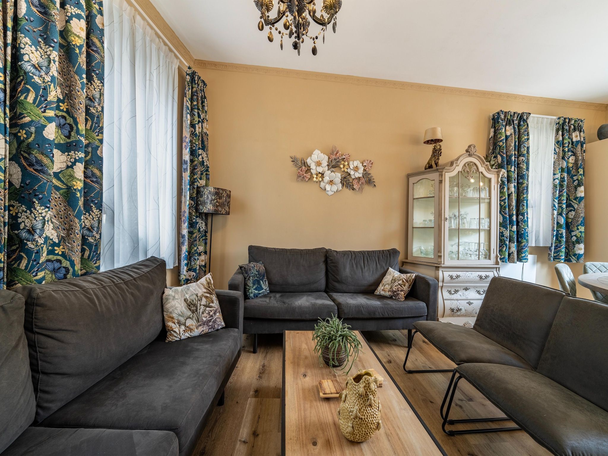 De woonkamer van Mergelhuis in Valkenburg