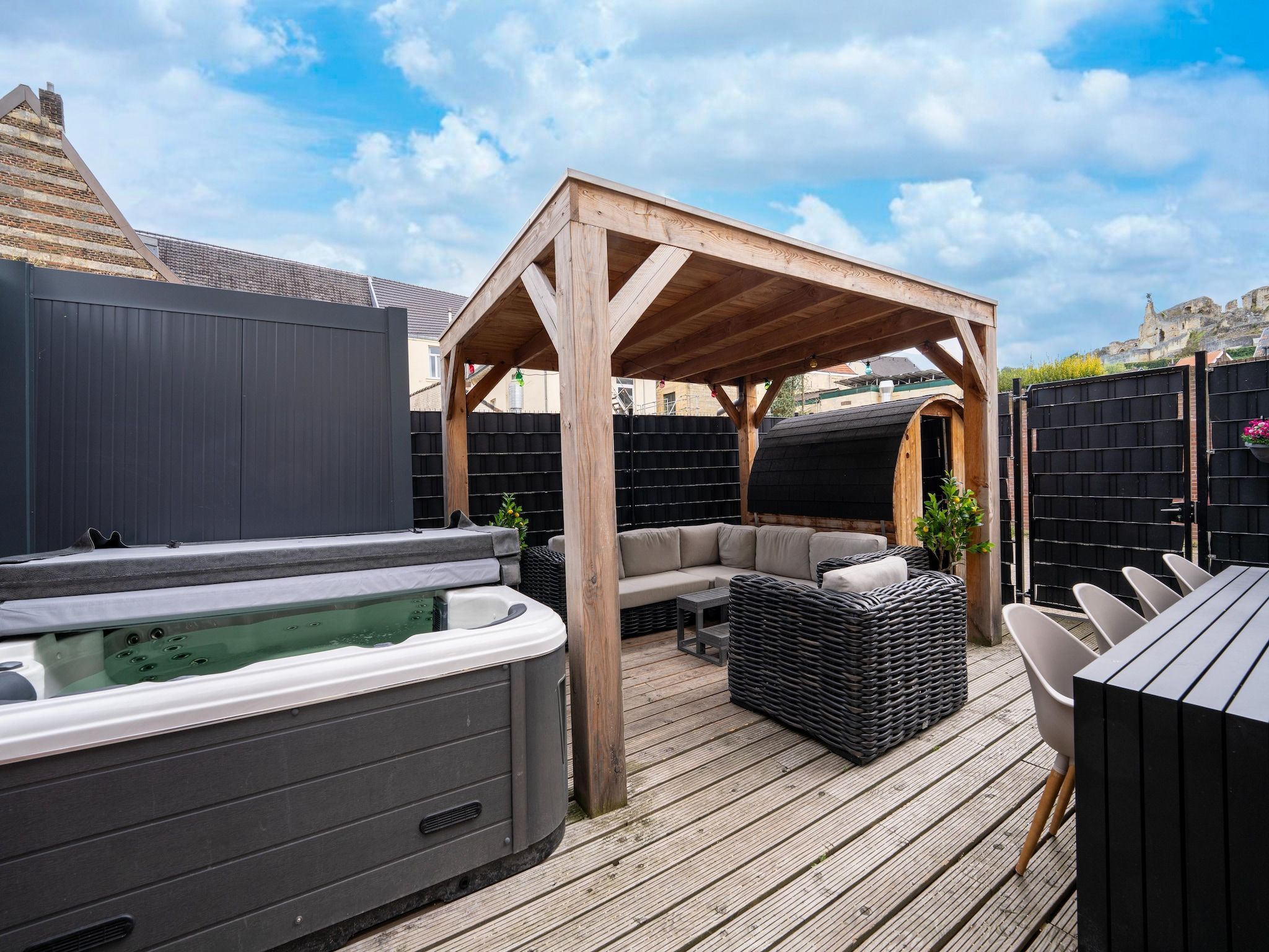 Het terras van Mergelhuis in Valkenburg