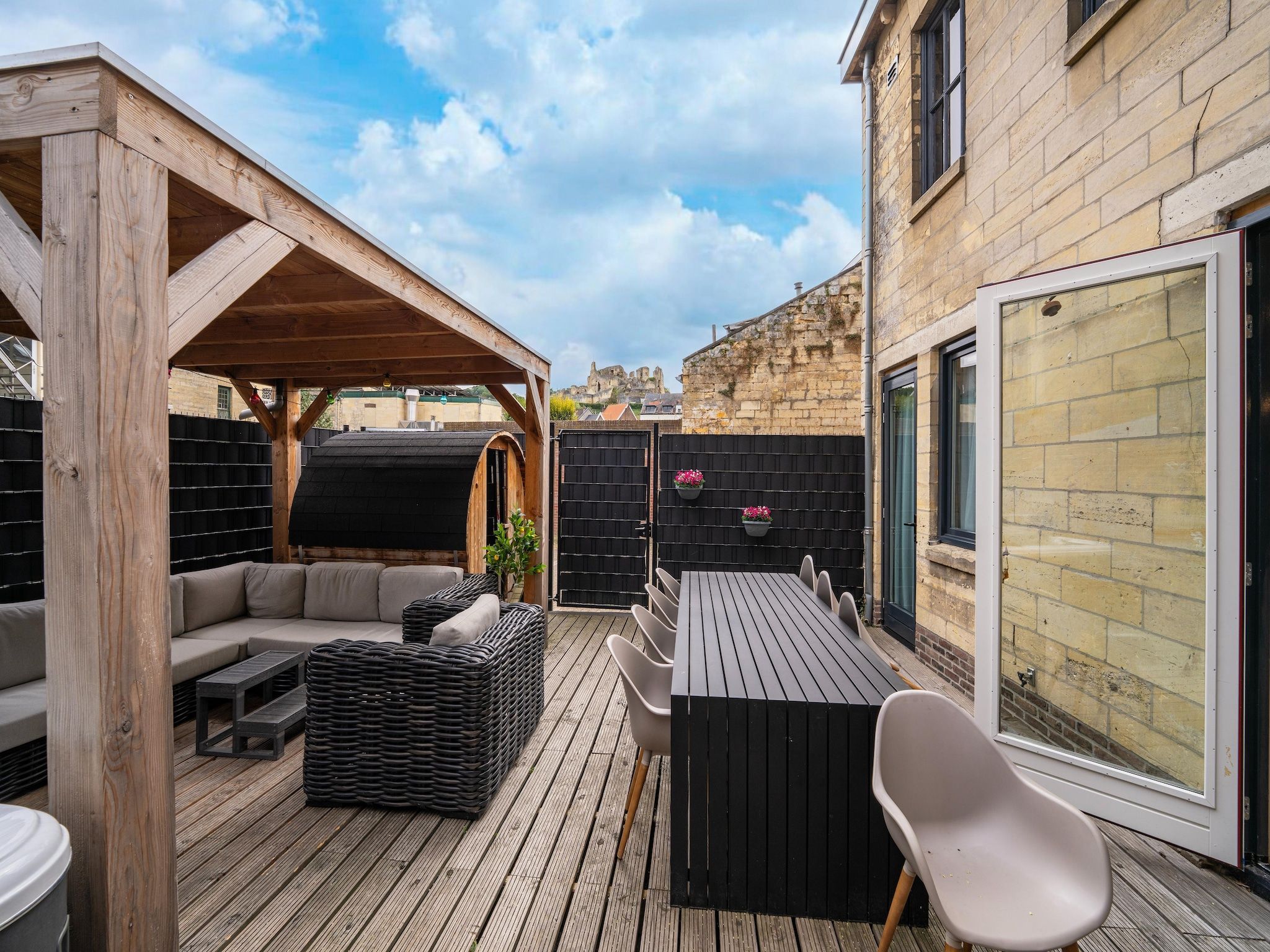 Het terras van Mergelhuis in Valkenburg