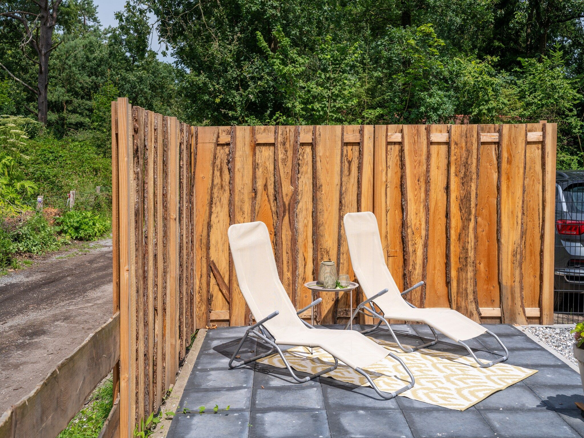 Het terras van Lodge David in Hattemerbroek