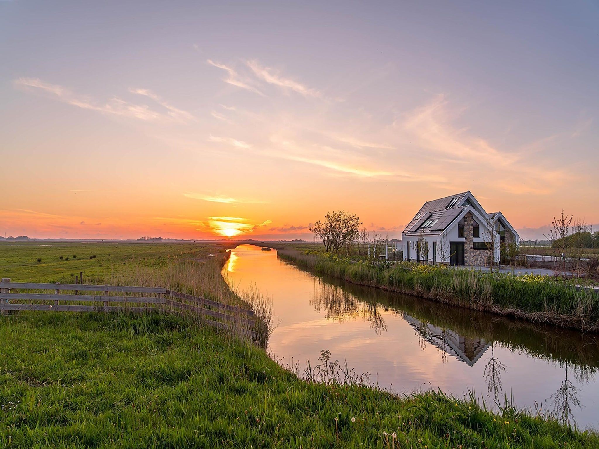 De woonkamer van ’t Waddenstrandje in Oudeschild