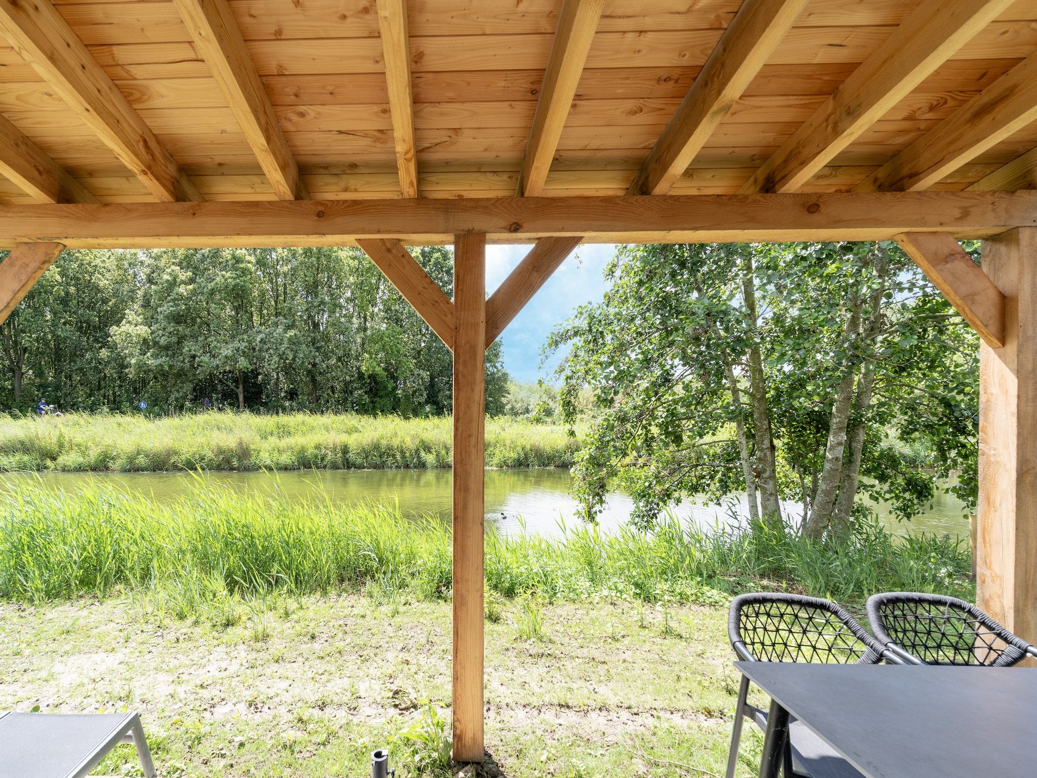 Het terras van Kuifduiker 5 in Simonshaven