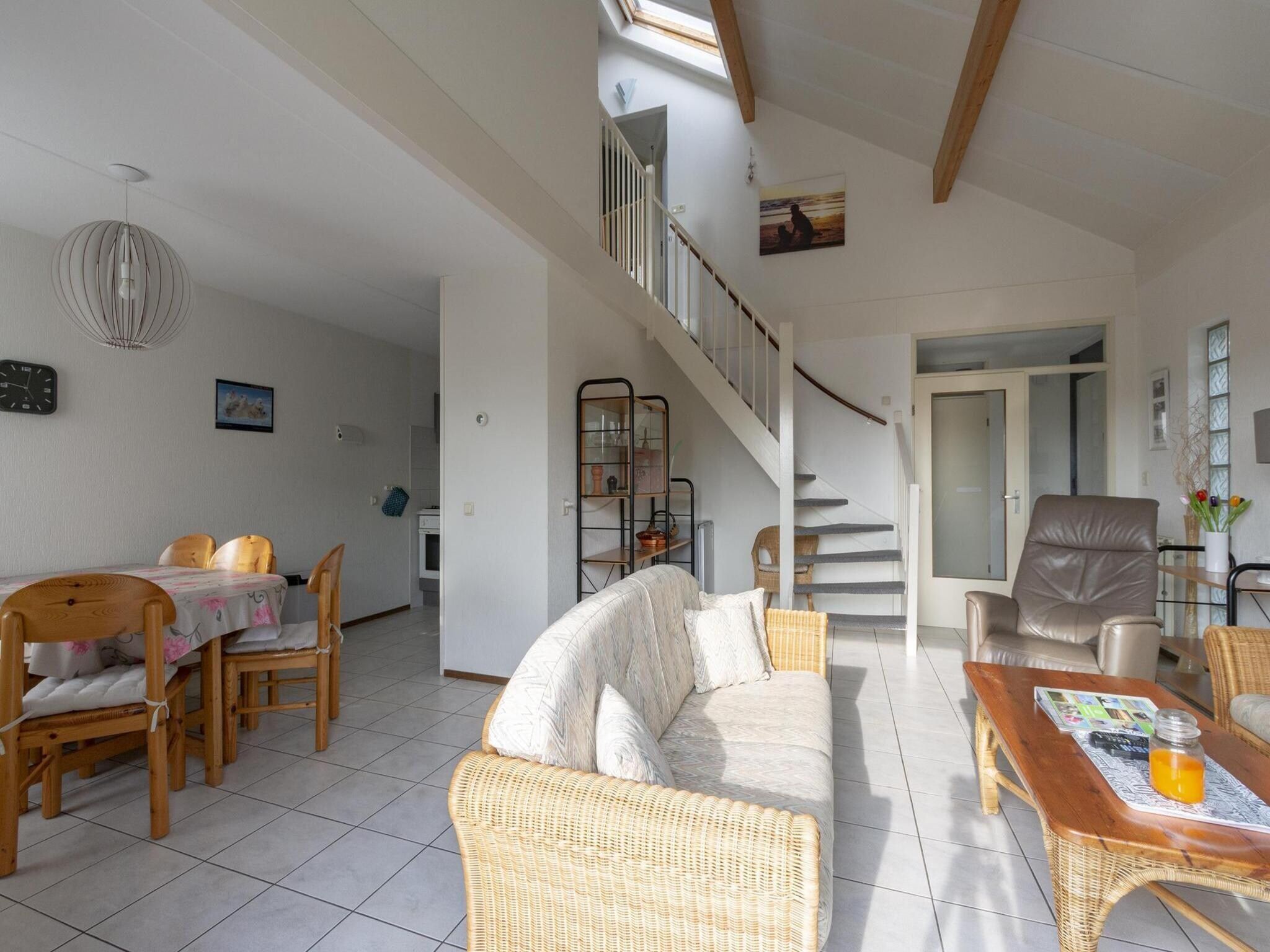 De woonkamer van Ooghduyne 148 in Julianadorp aan Zee