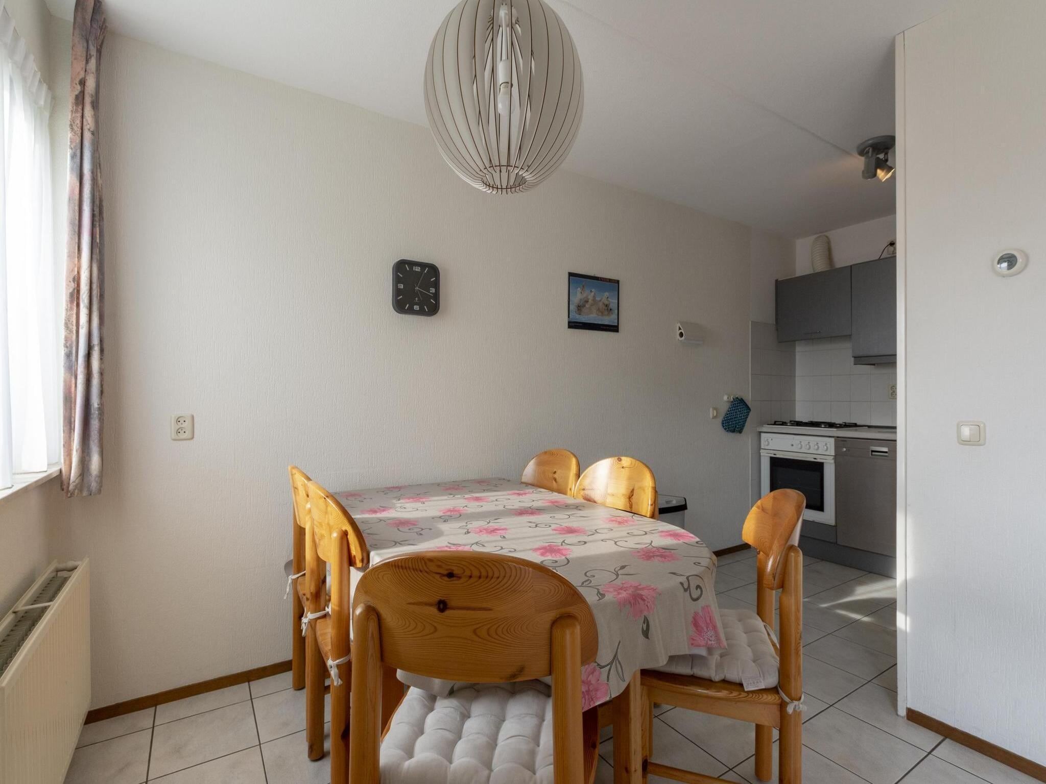 De eetkamer van Ooghduyne 148 in Julianadorp aan Zee