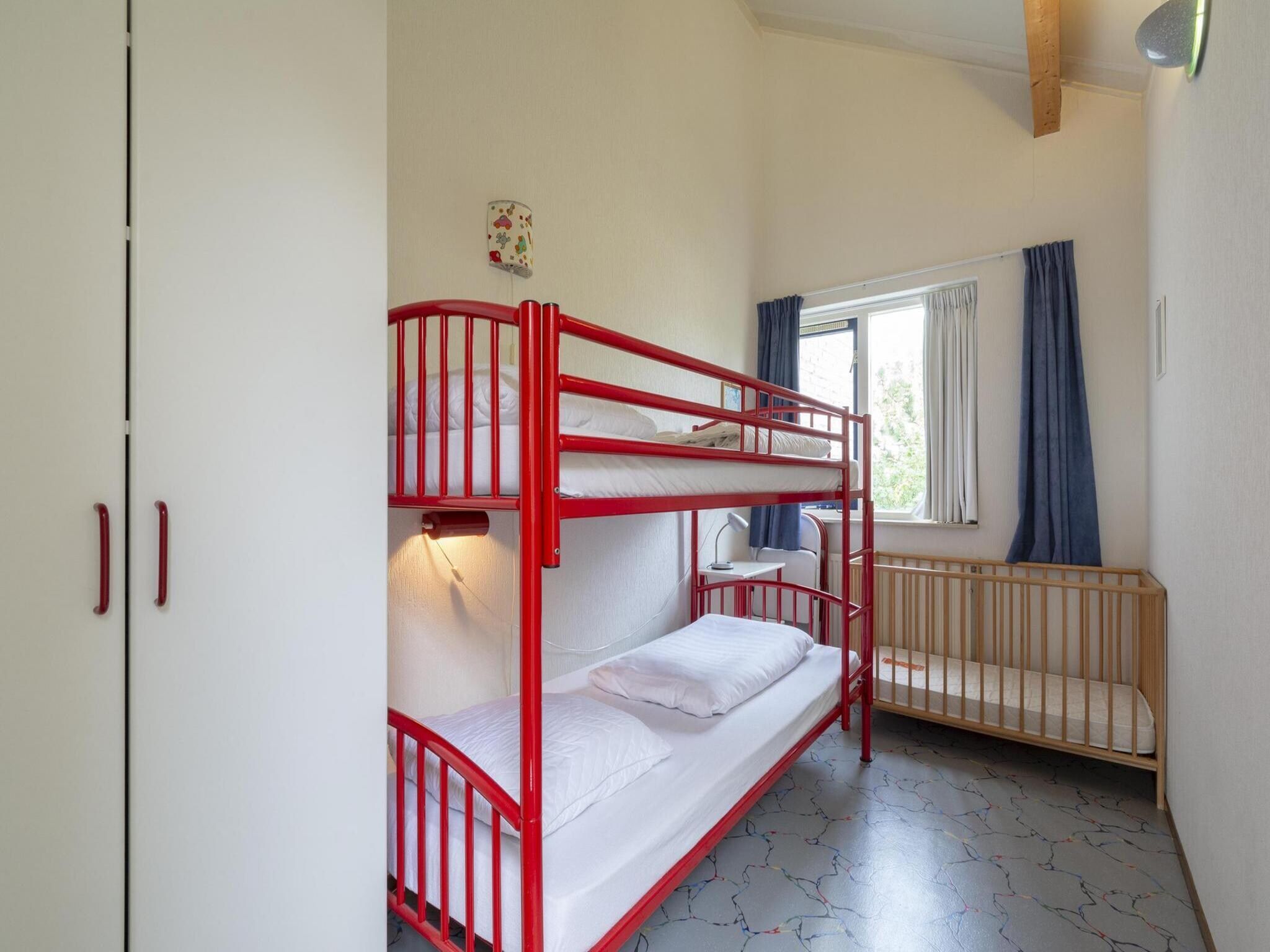 Een slaapkamer van Ooghduyne 148 in Julianadorp aan Zee