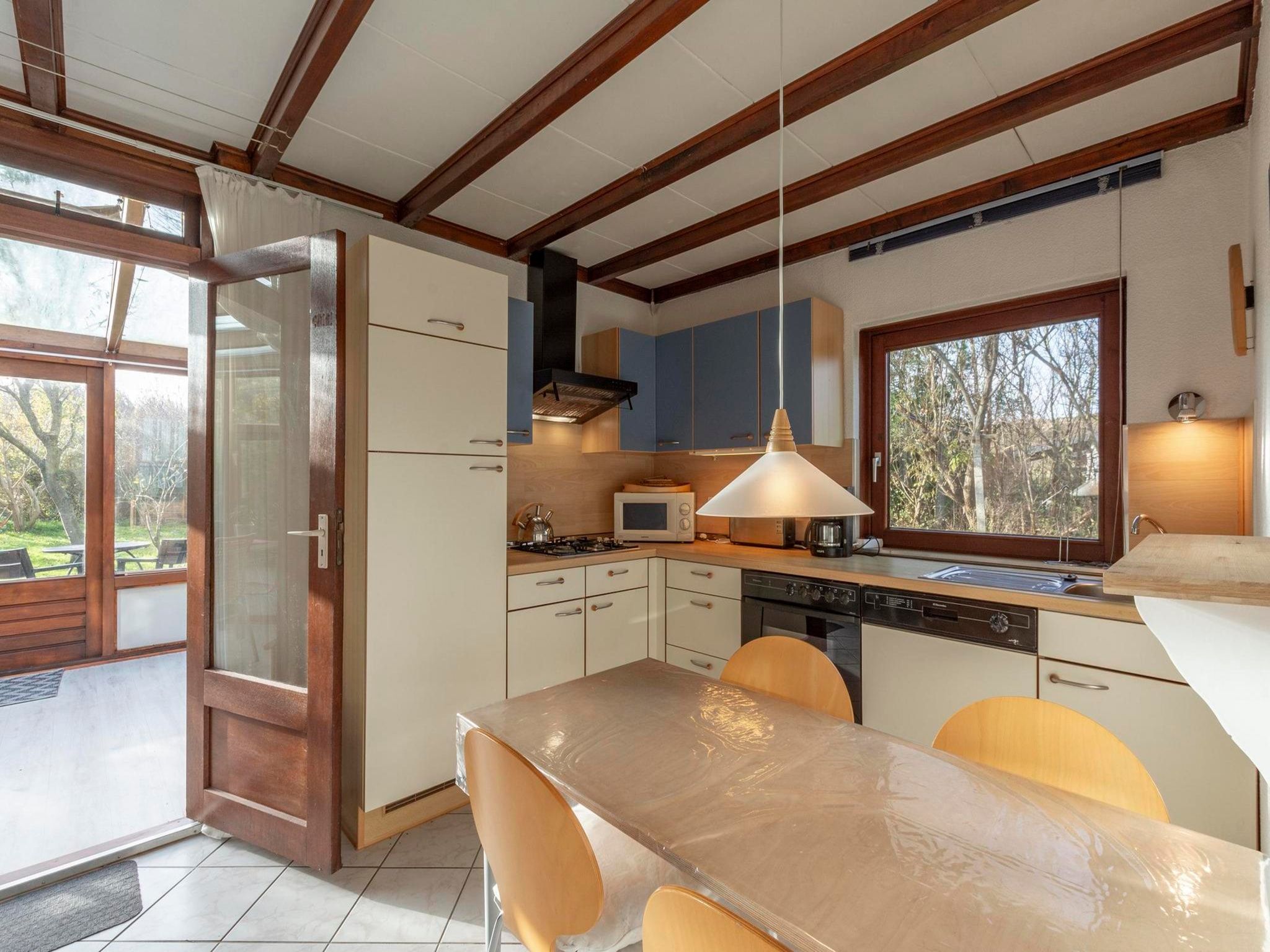 De eetkamer van Orchis 4 in Julianadorp aan Zee