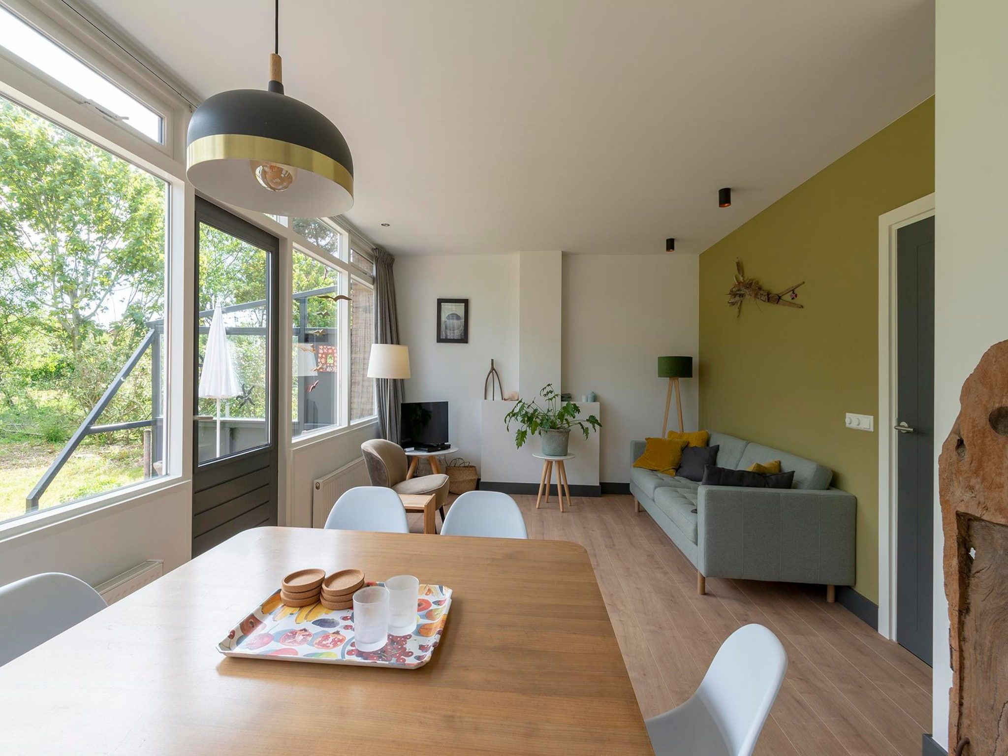De woonkamer van Previnaireweg 34 in Callantsoog