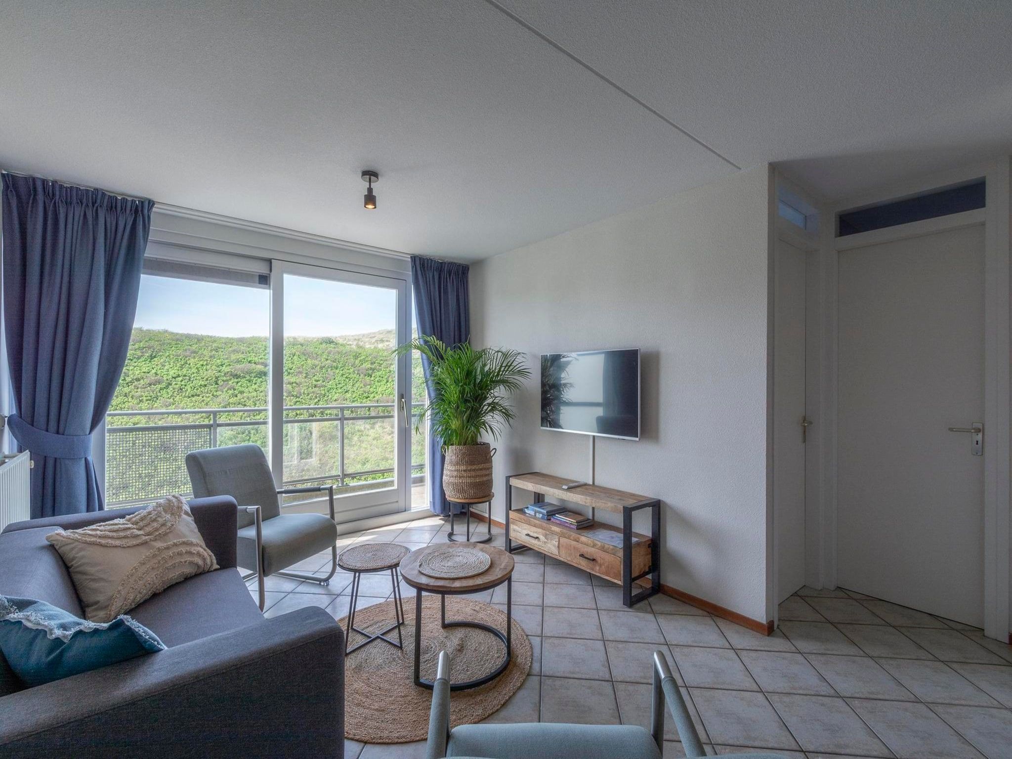 De woonkamer van Wijde Blick 310 in Callantsoog