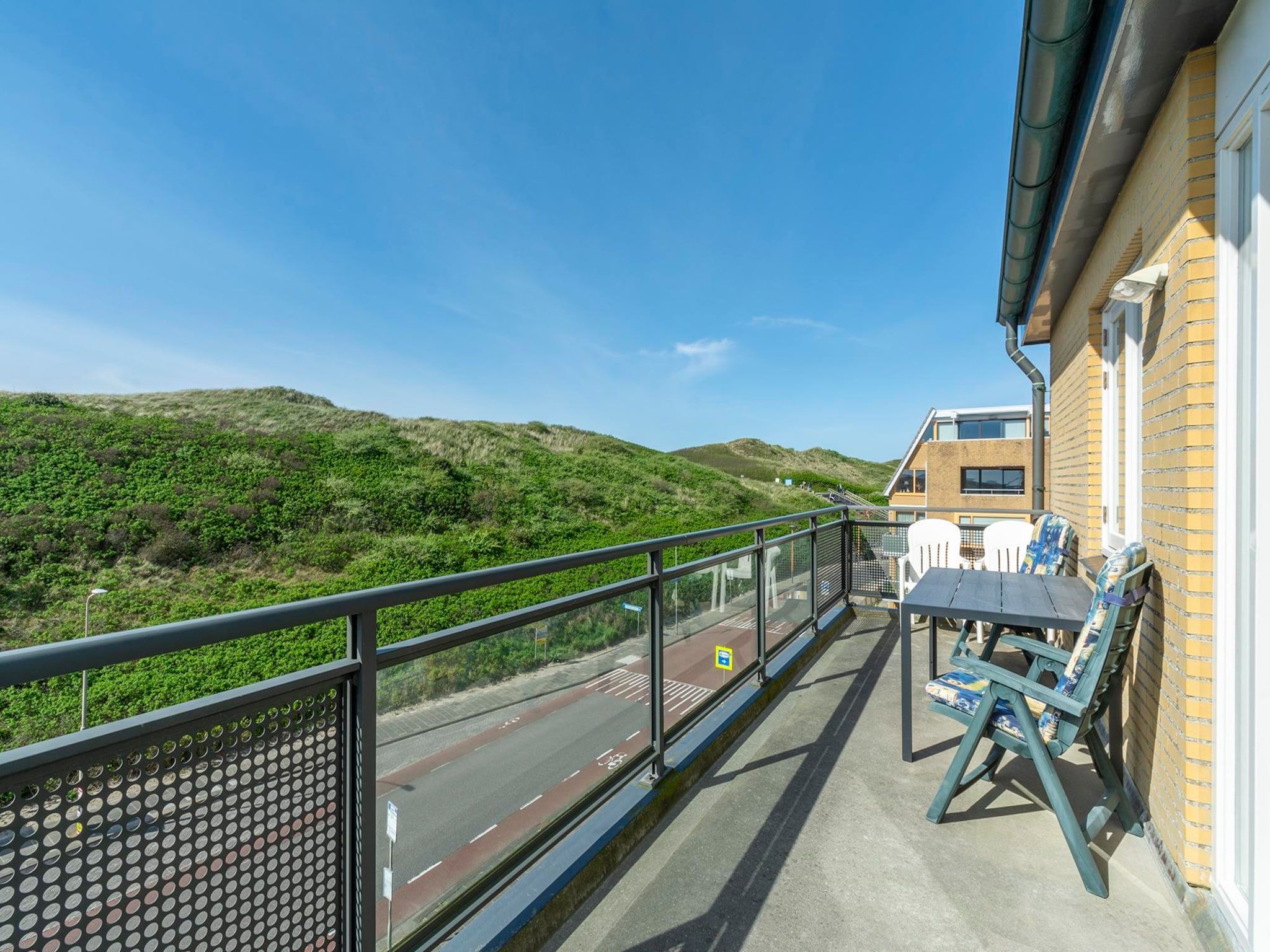 Het terras van Wijde Blick 311 in Callantsoog