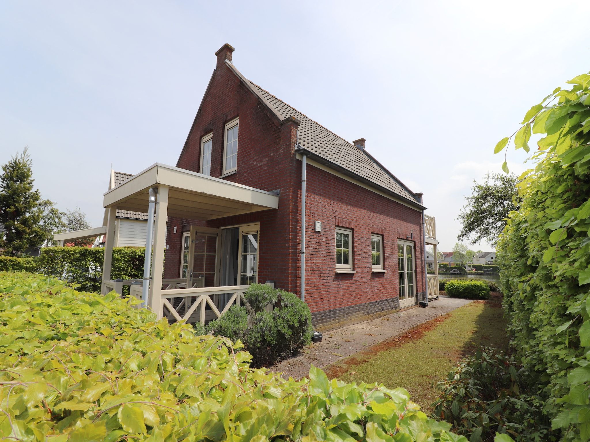 De buitenkant van Standaard 24 in Simonshaven