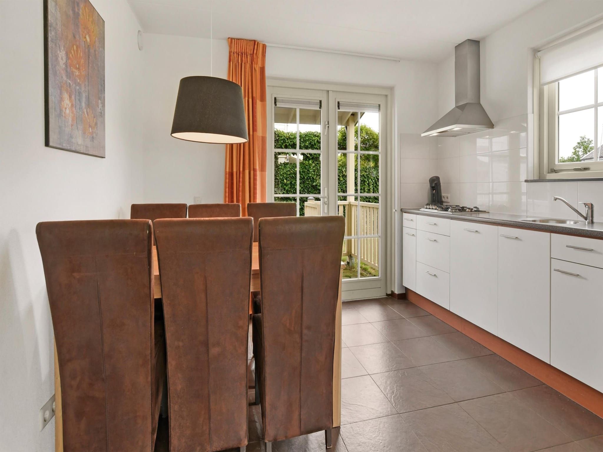 De eetkamer van Luxe 032 in Simonshaven