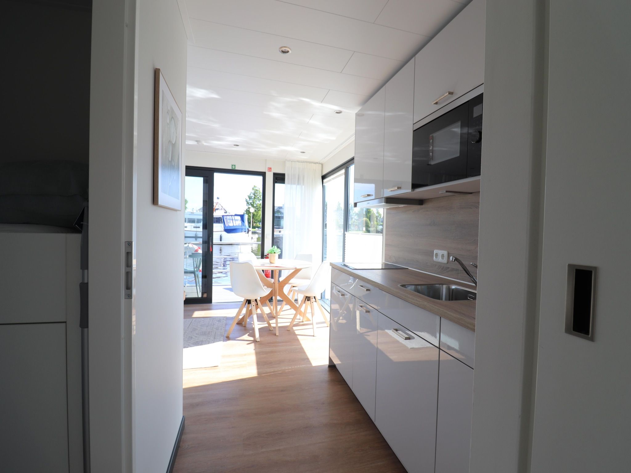Houseboat Refugio in Lemmer - Foto 10 van 34