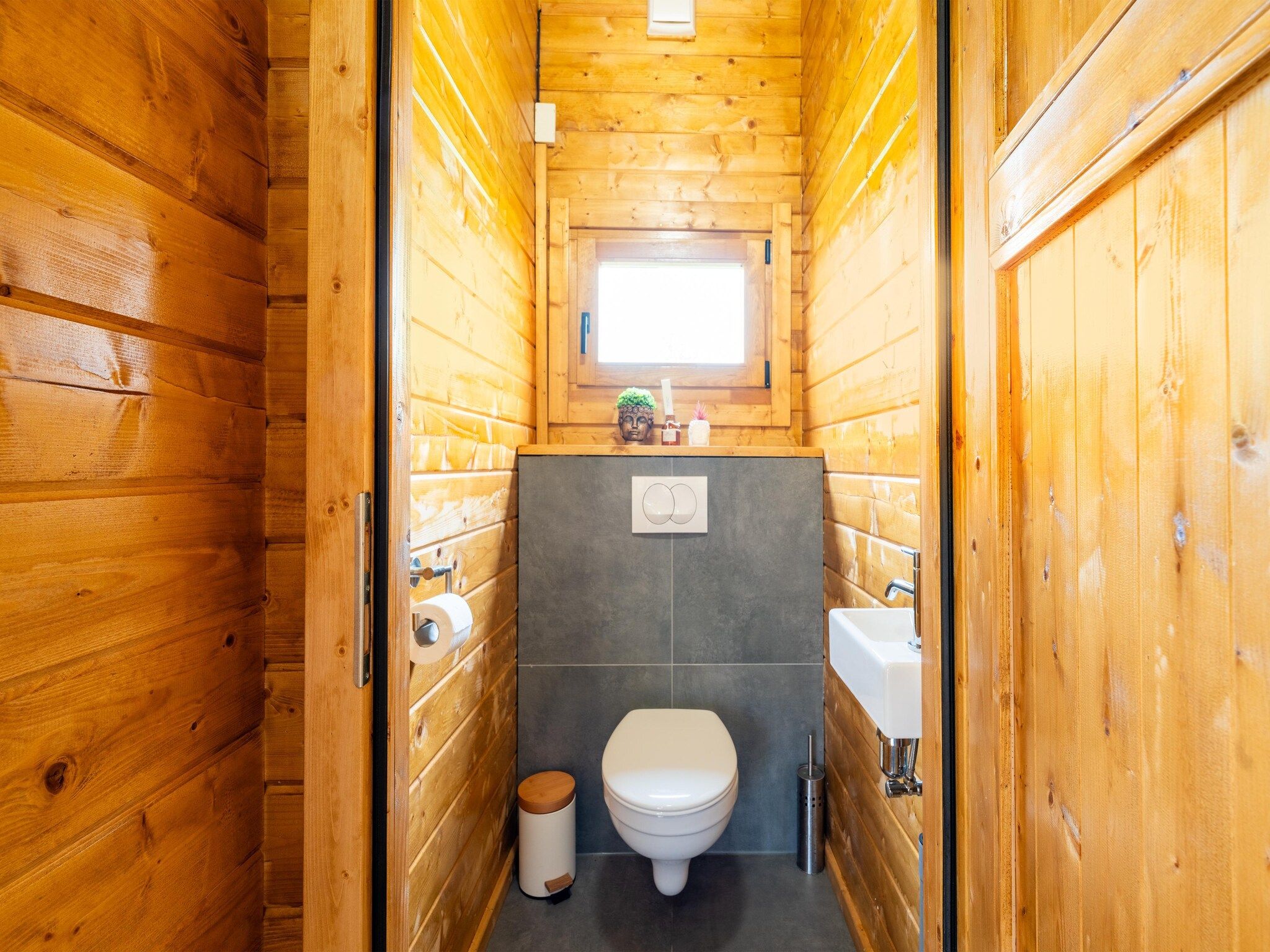 De badkamer van Chalet Riga in Valkenswaard