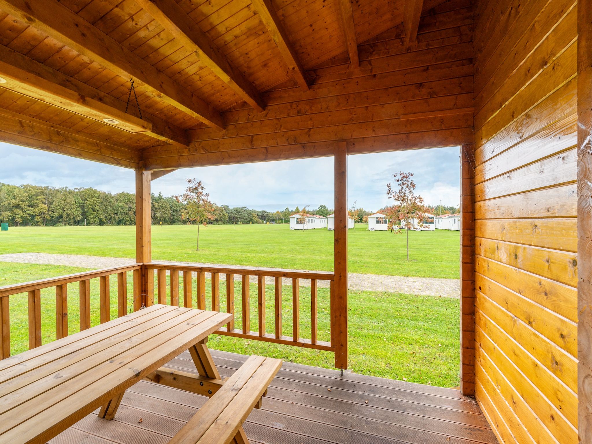 Het terras van Chalet Riga in Valkenswaard