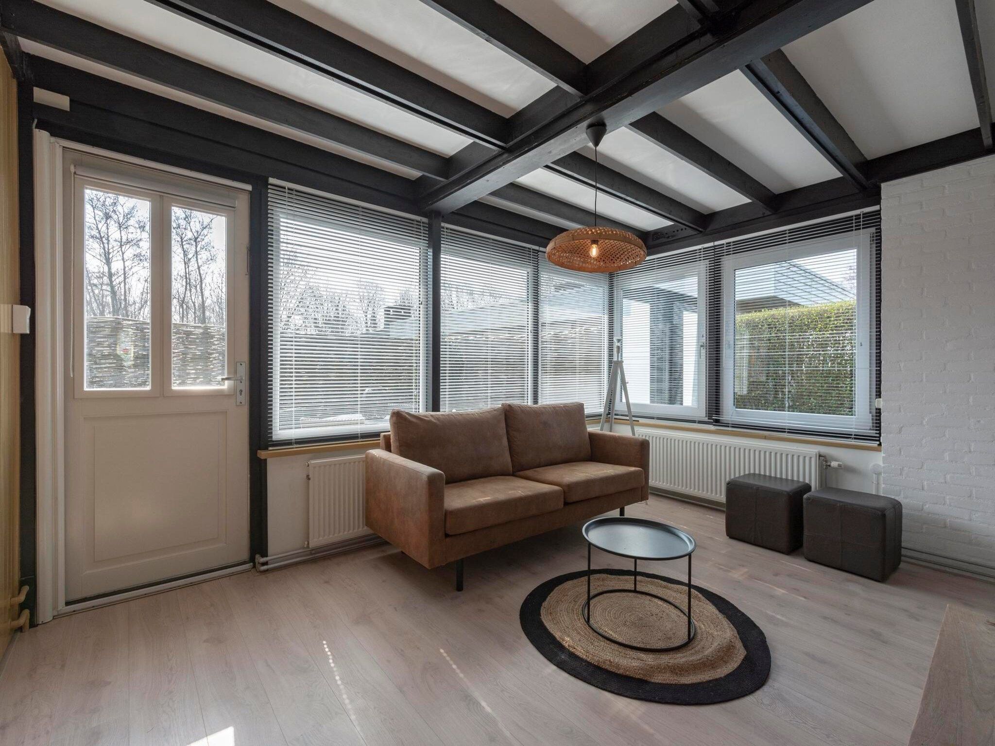 De woonkamer van Duinland 15 in Sint Maartenszee