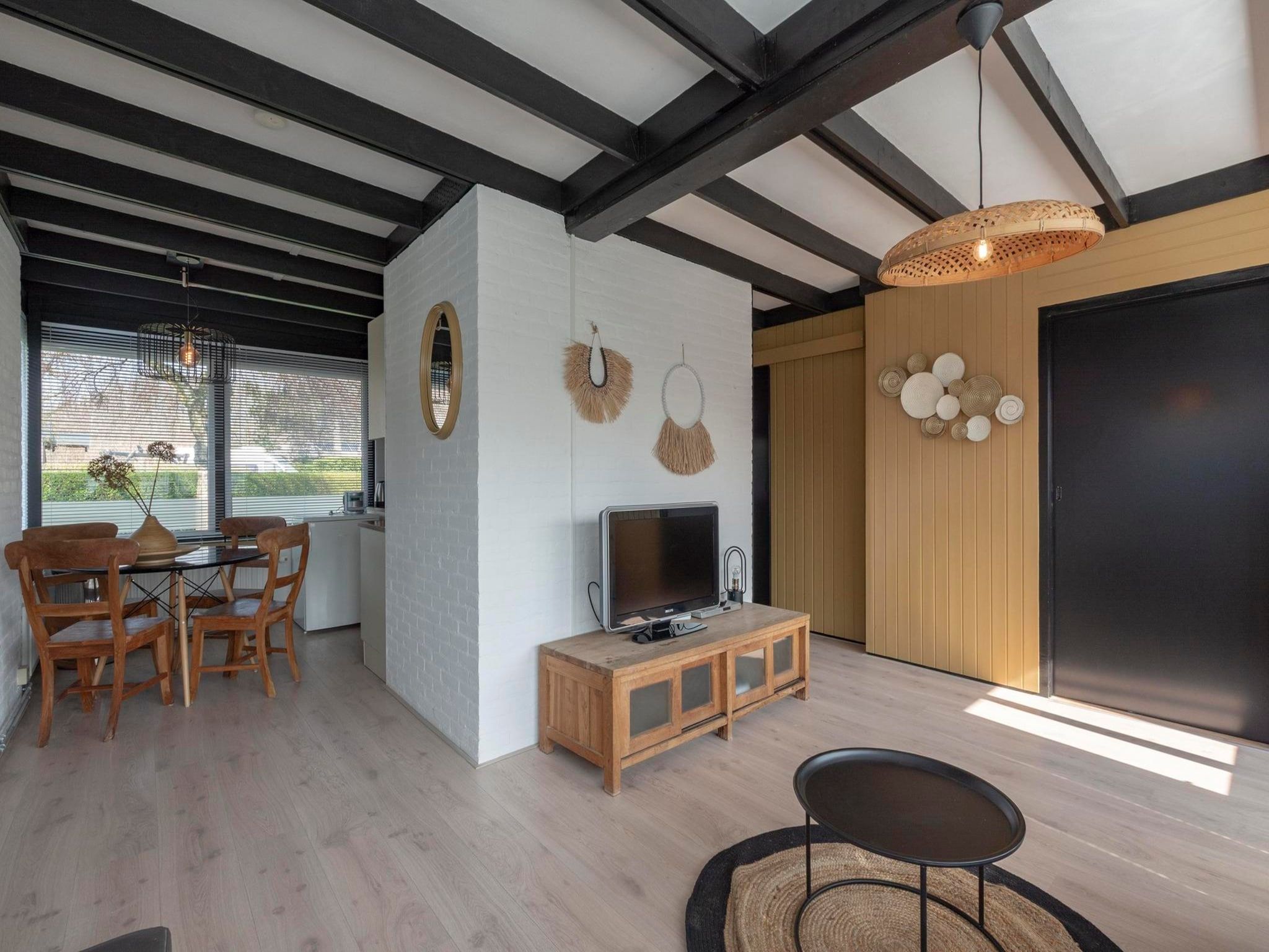 De woonkamer van Duinland 15 in Sint Maartenszee