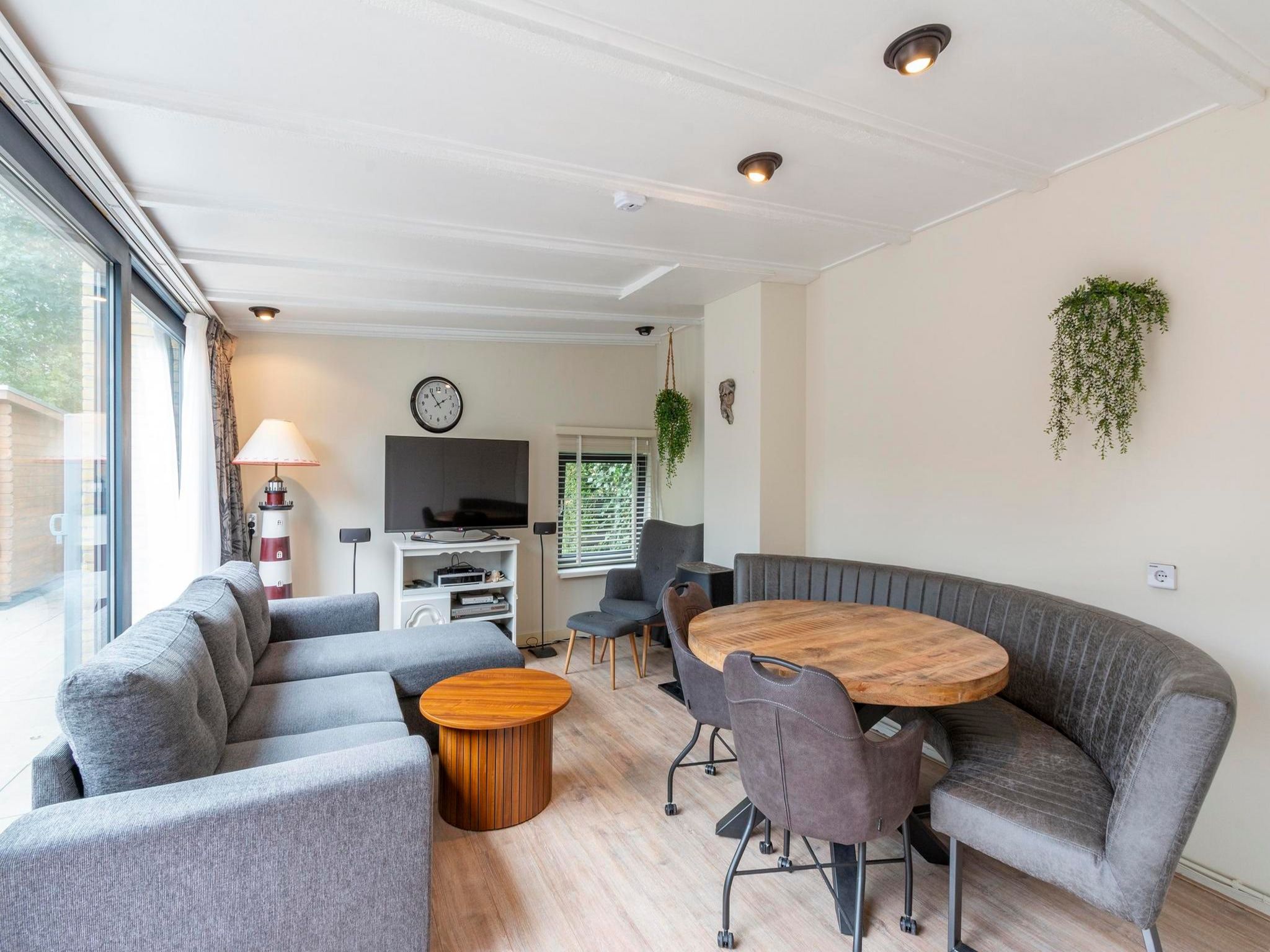 De woonkamer van Duinland 115 in Sint Maartenszee