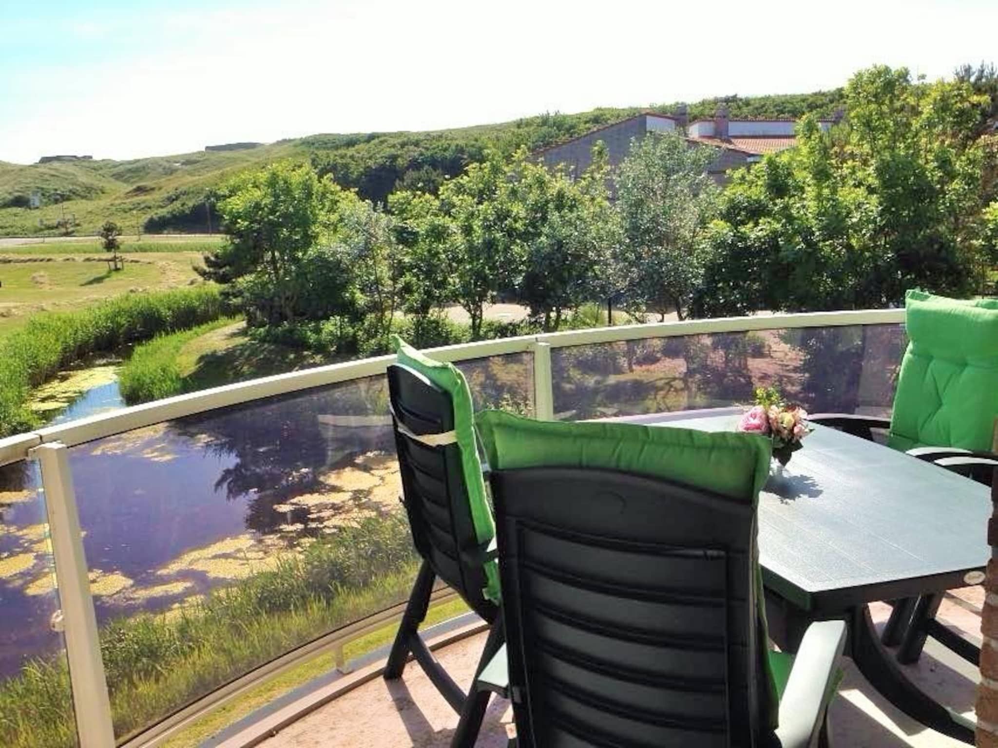 Het terras van Résidence Juliana 40 in Julianadorp aan Zee