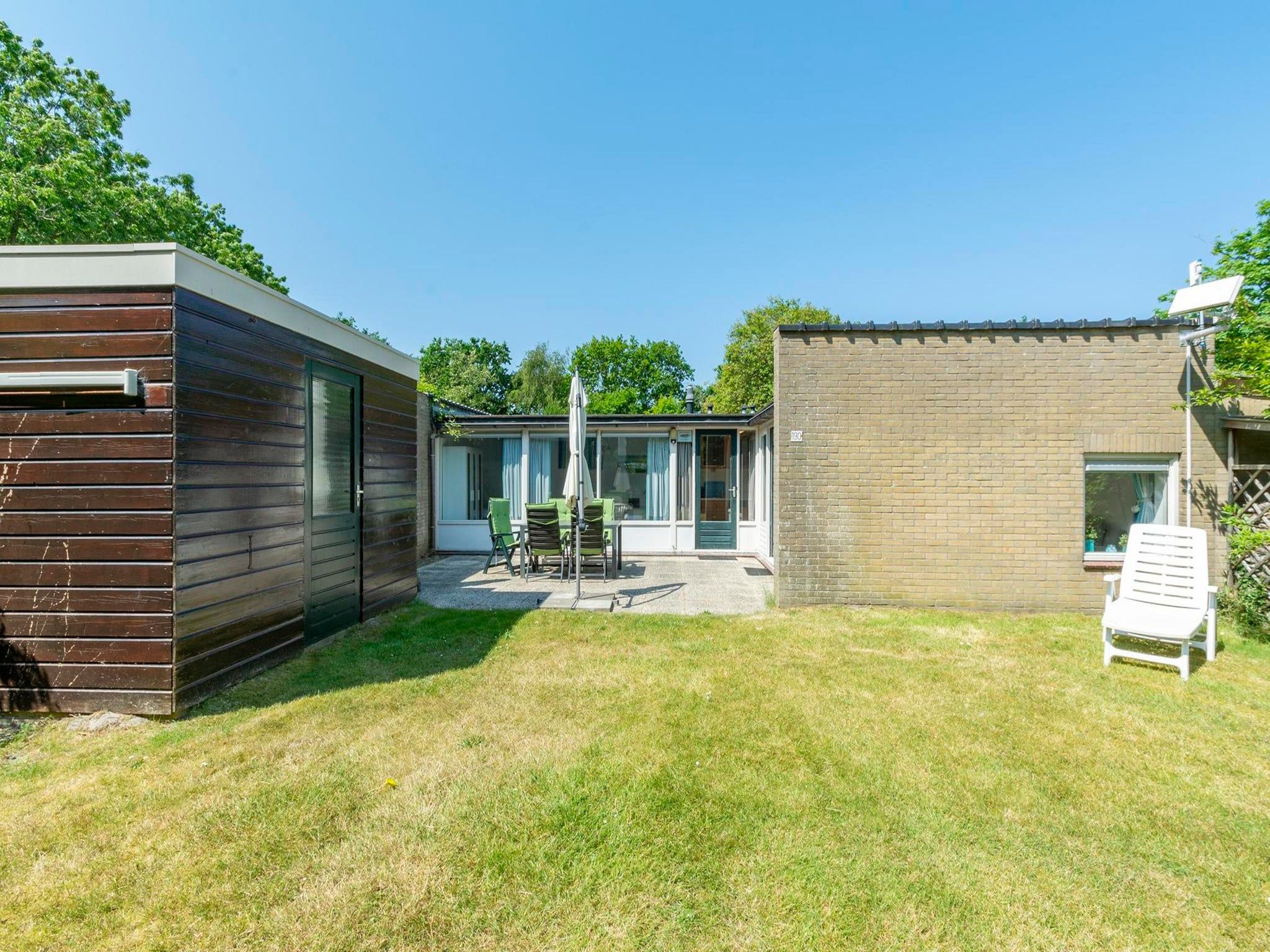 De tuin van Duinland 190 in Sint Maartenszee