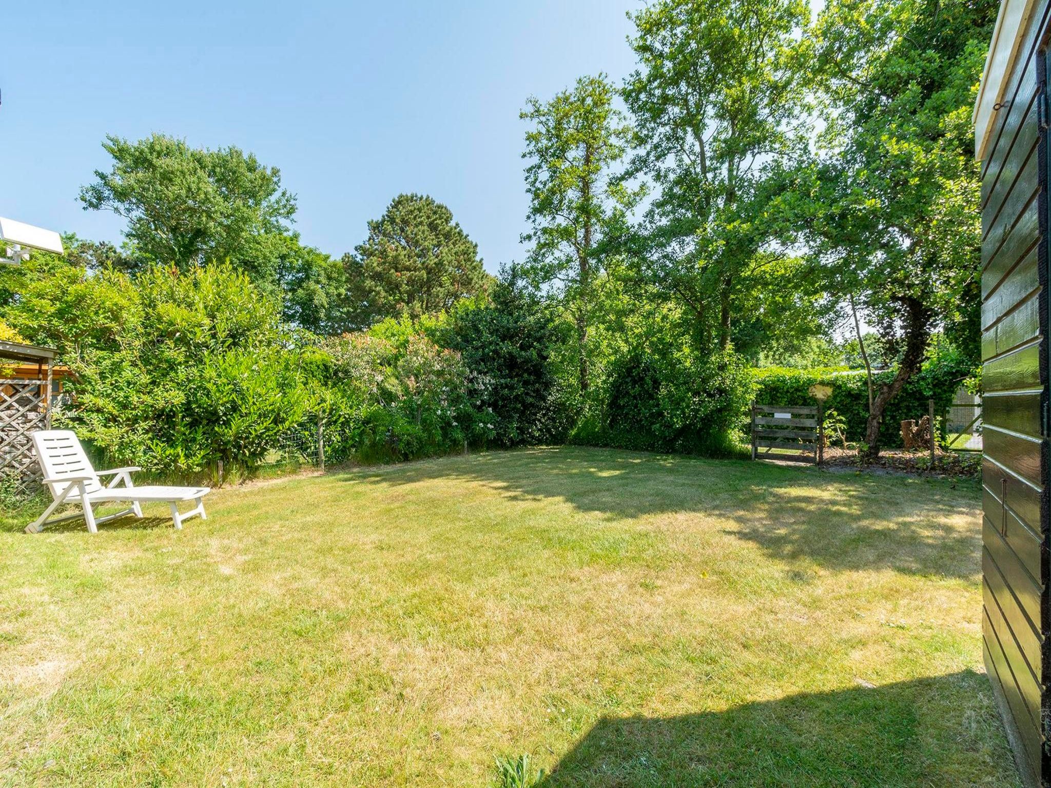 De tuin van Duinland 190 in Sint Maartenszee