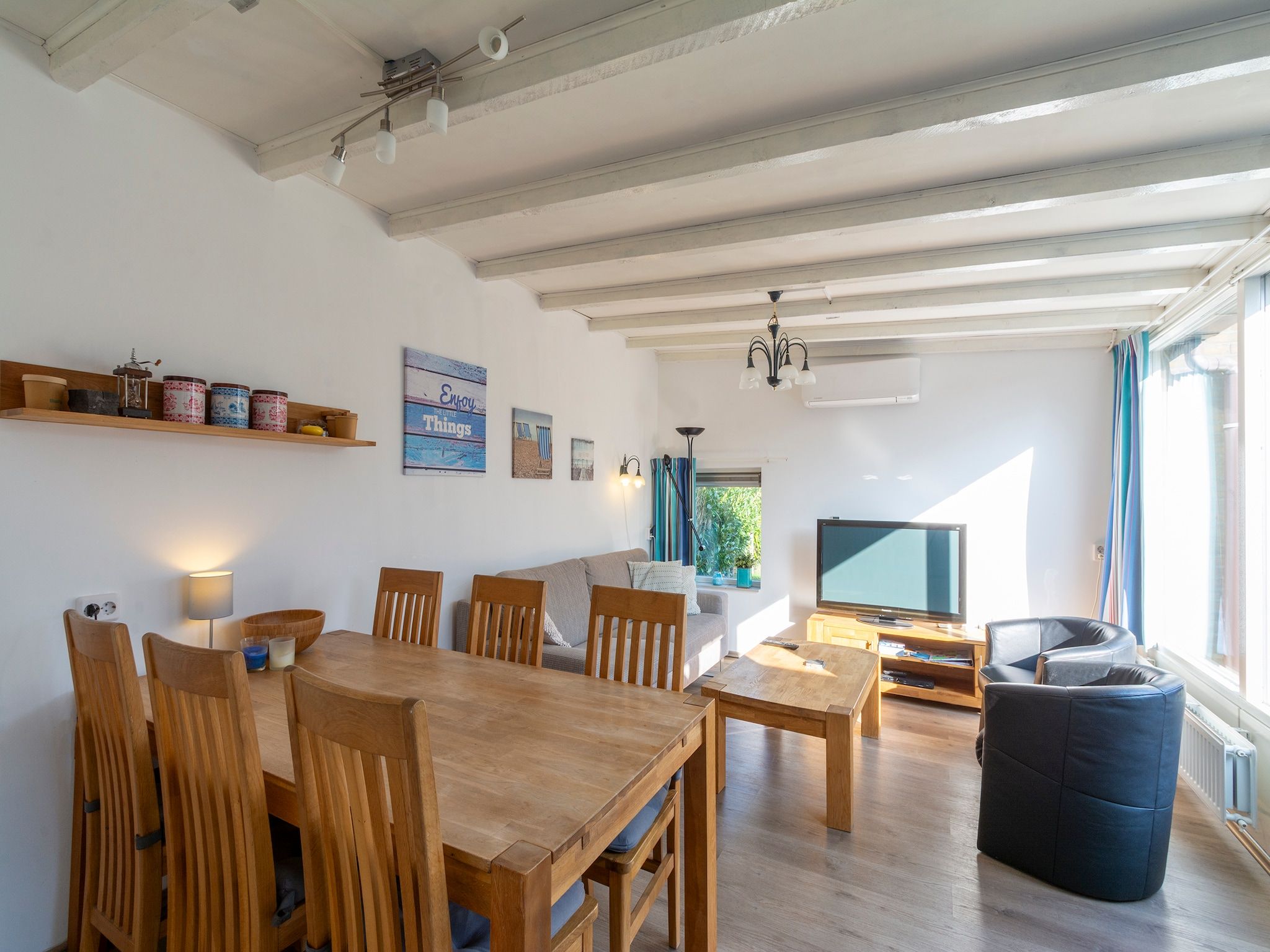 De woonkamer van Duinland 190 in Sint Maartenszee