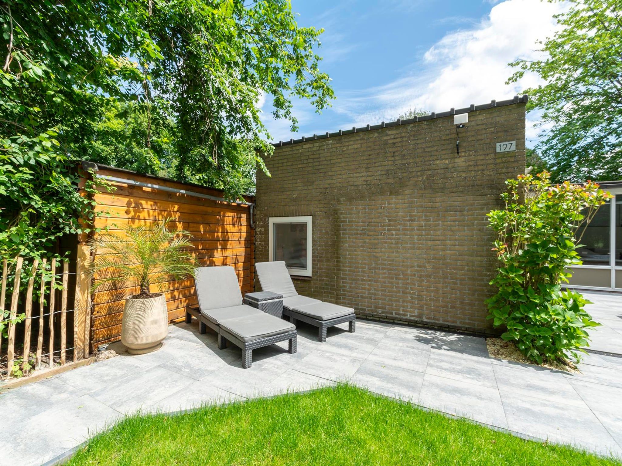 De tuin van Duinland 197 in Sint Maartenszee