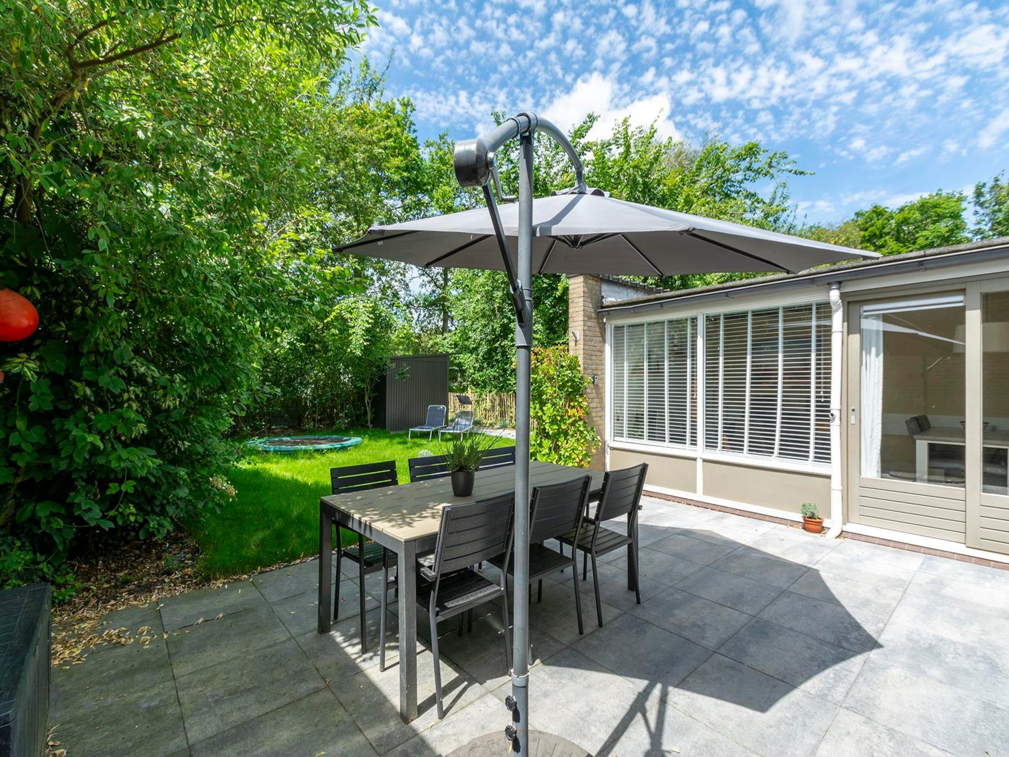 Het terras van Duinland 197 in Sint Maartenszee