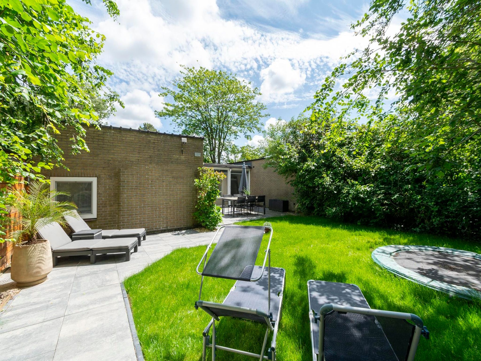 De tuin van Duinland 197 in Sint Maartenszee