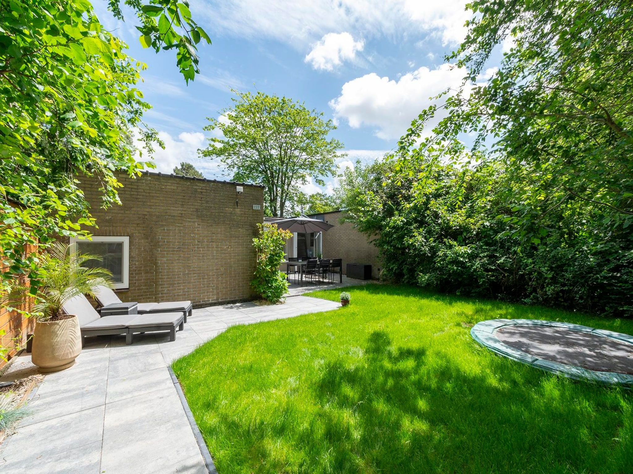 De tuin van Duinland 197 in Sint Maartenszee