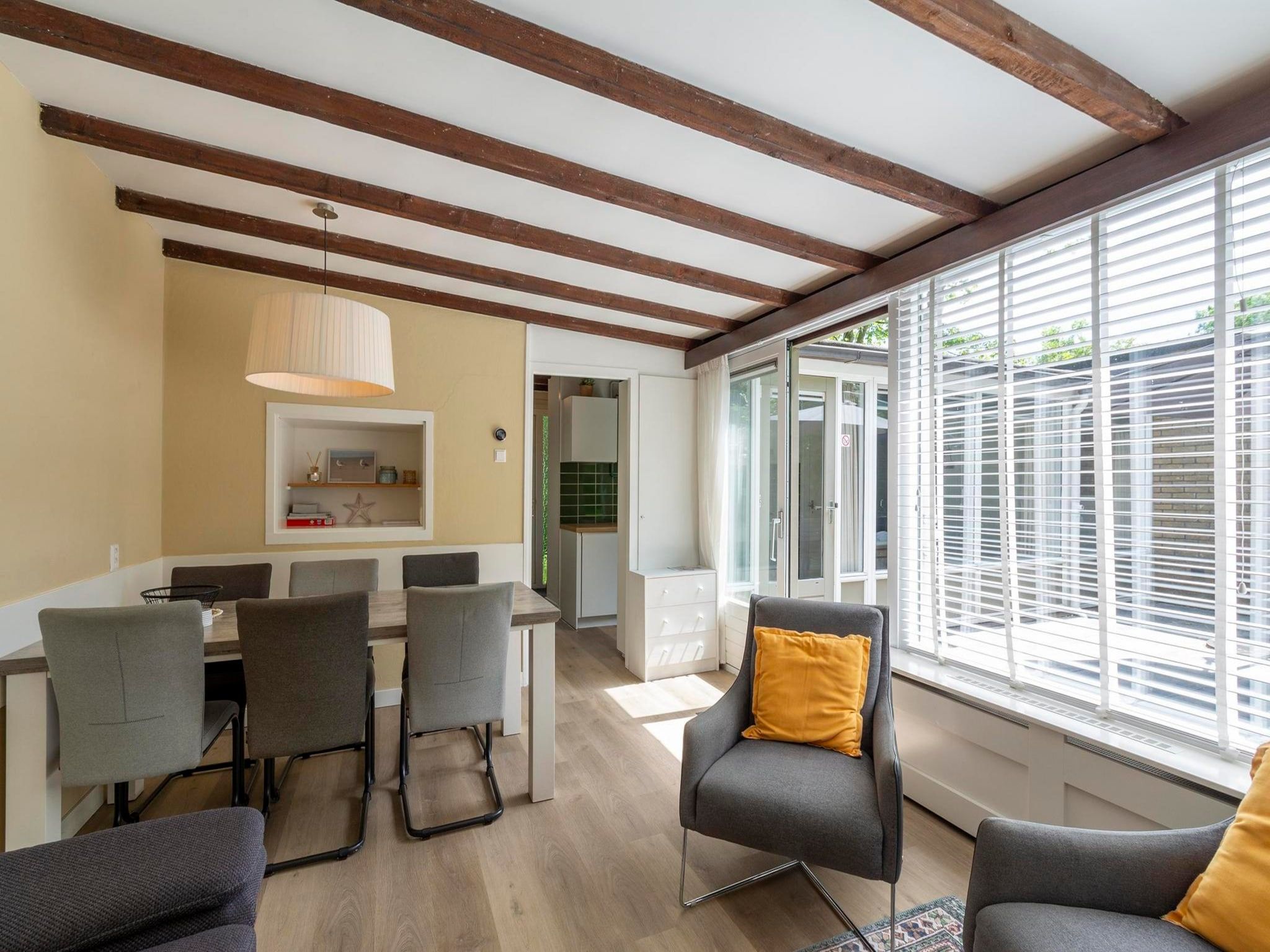 De eetkamer van Duinland 197 in Sint Maartenszee