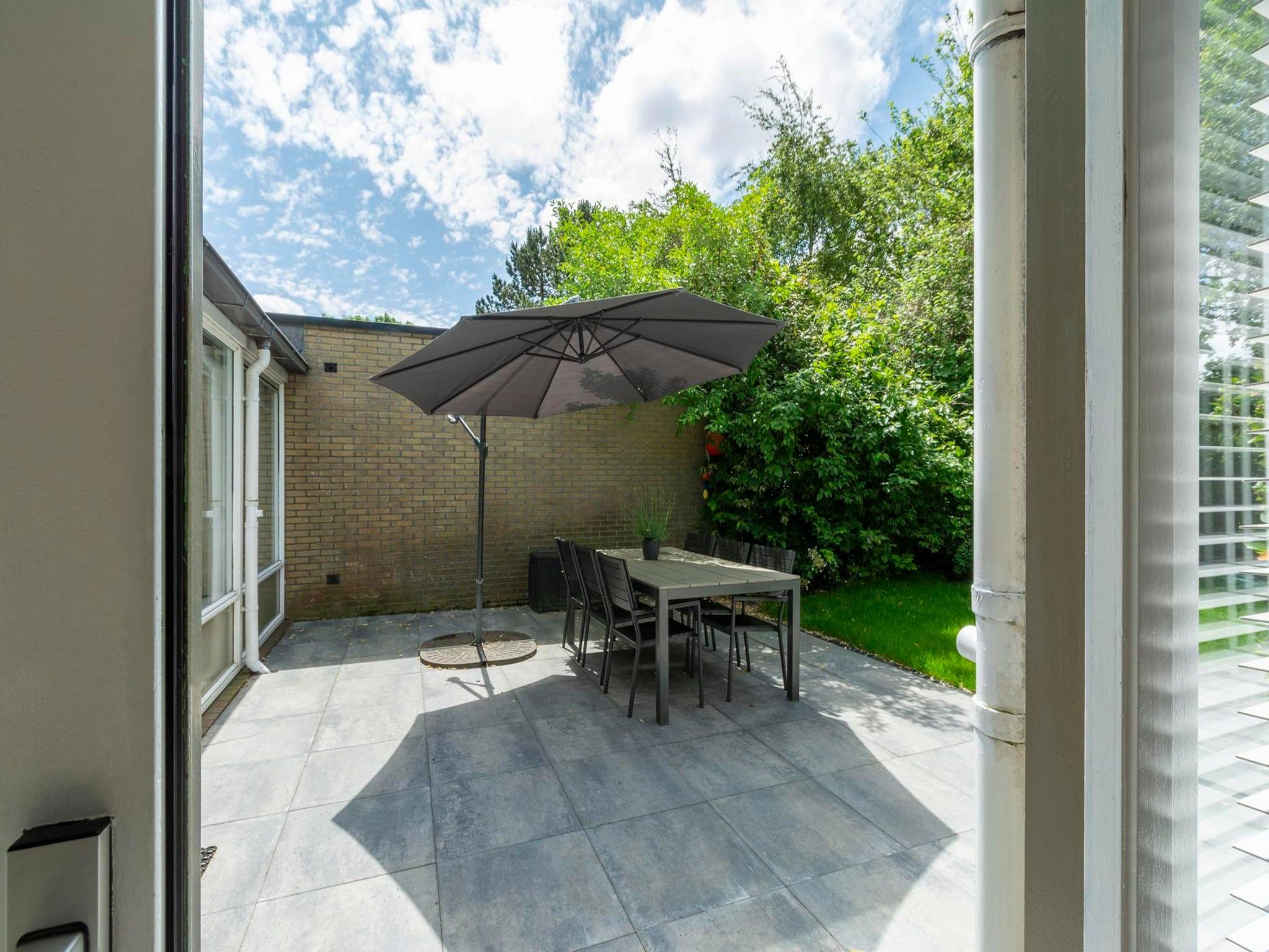 Het terras van Duinland 197 in Sint Maartenszee