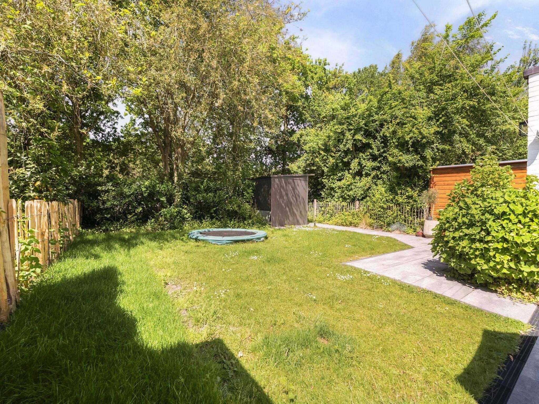 De tuin van Duinland 197 in Sint Maartenszee