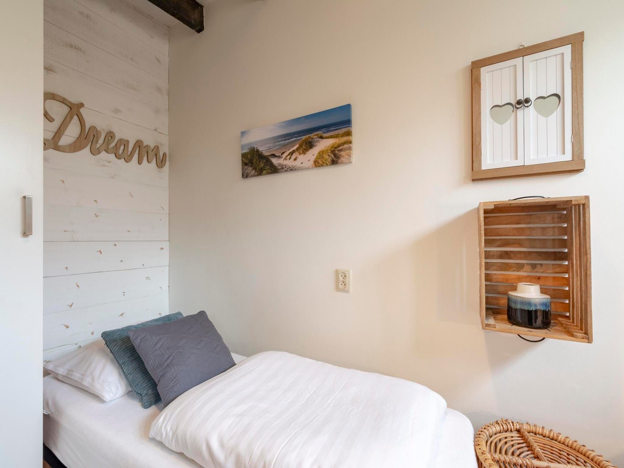 Een slaapkamer van Duinland 245 in Sint Maartenszee