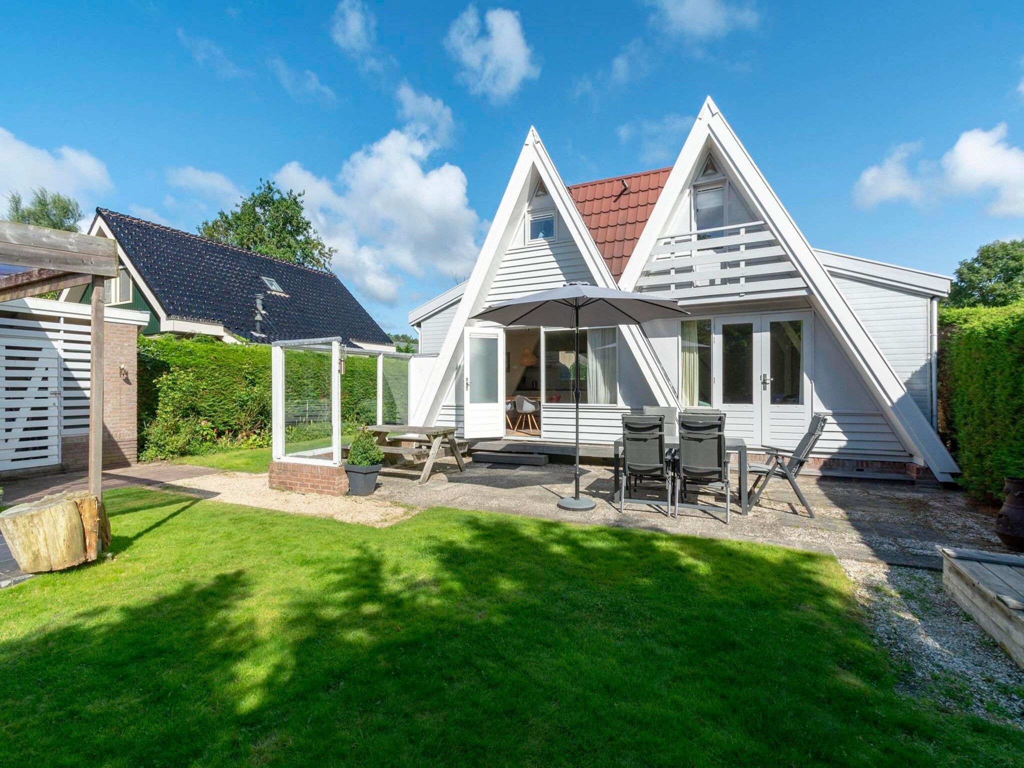 De buitenkant van Duinland 46 in Sint Maartenszee