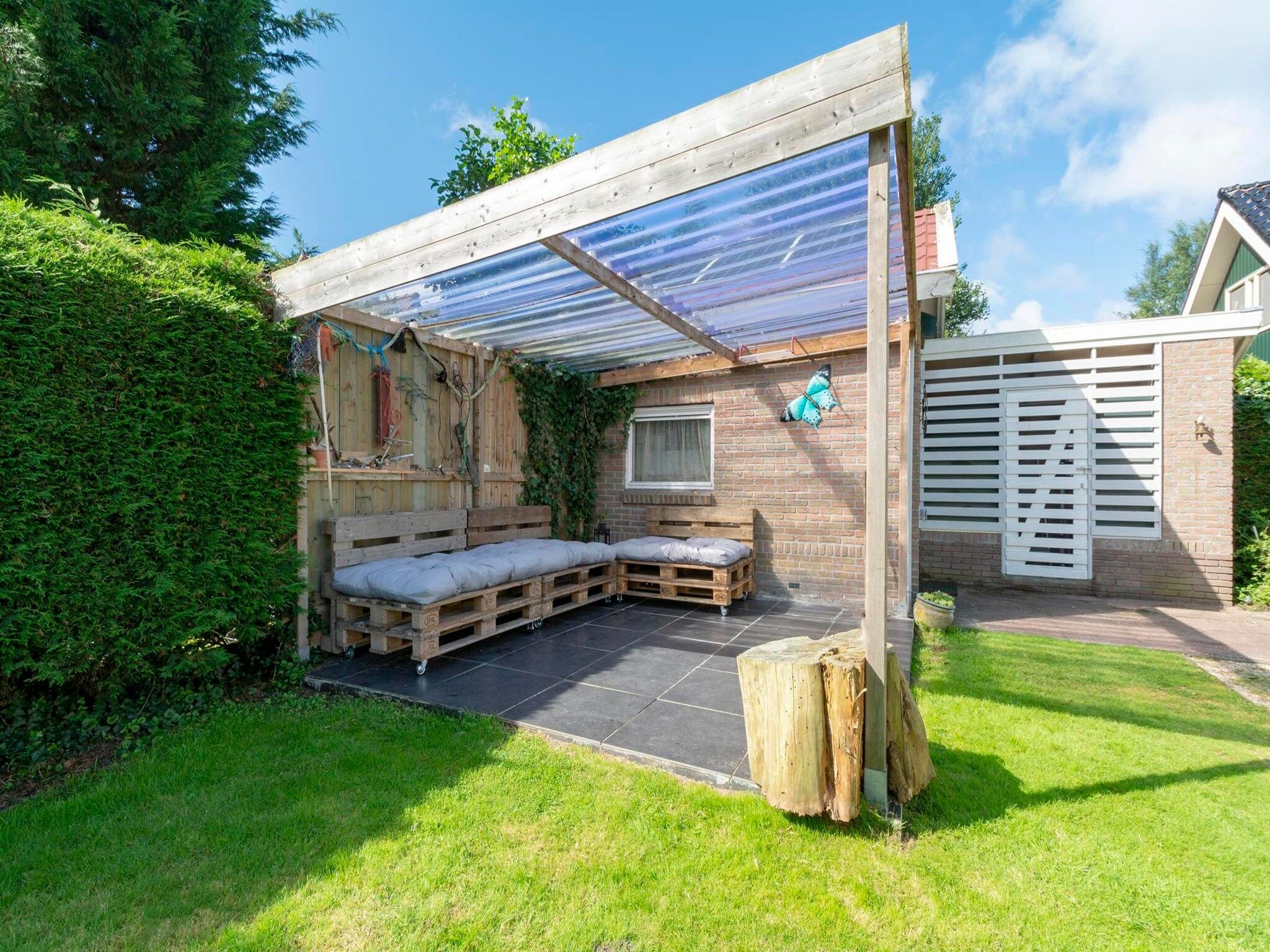 Het terras van Duinland 46 in Sint Maartenszee