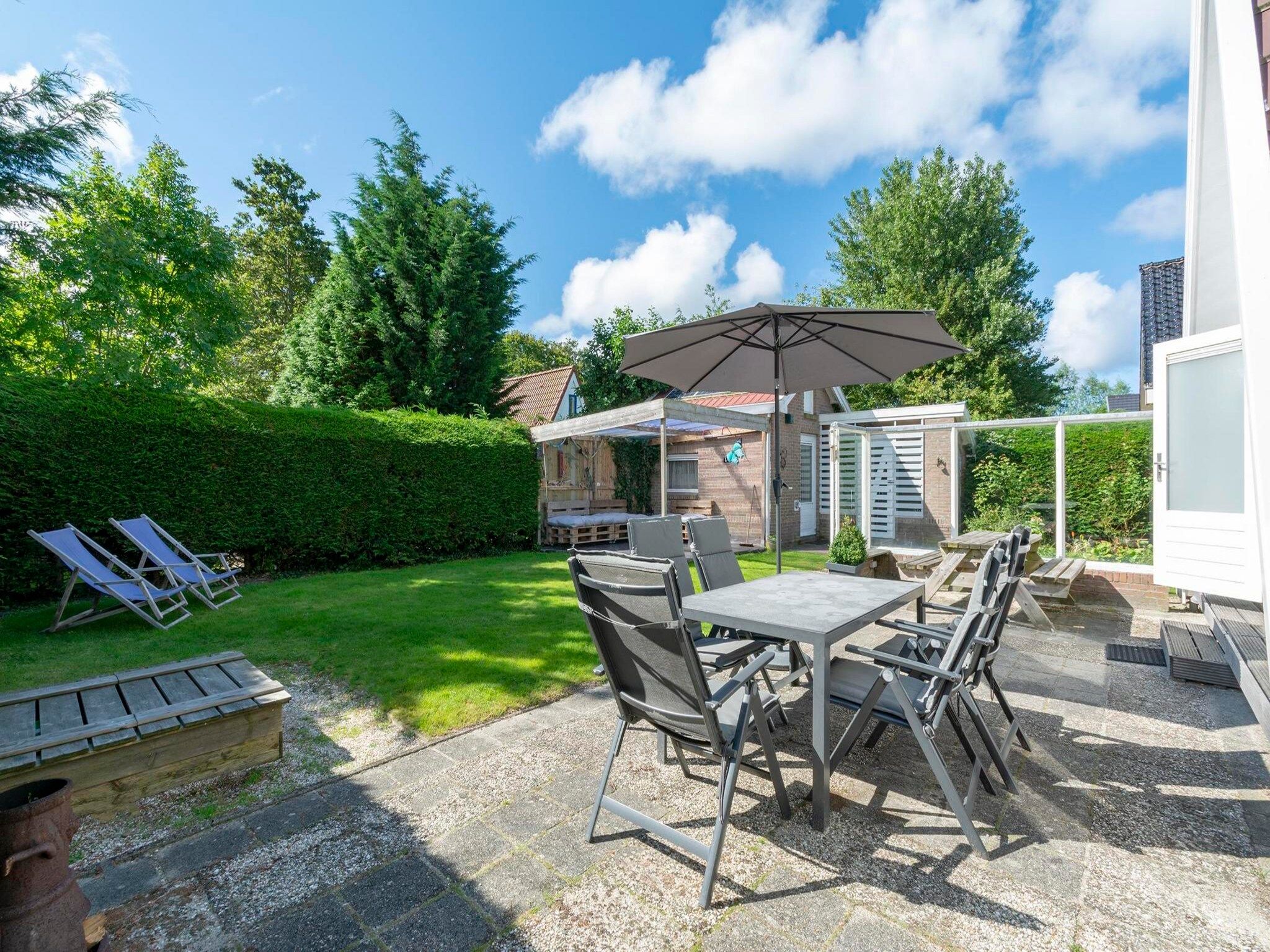 Het terras van Duinland 46 in Sint Maartenszee