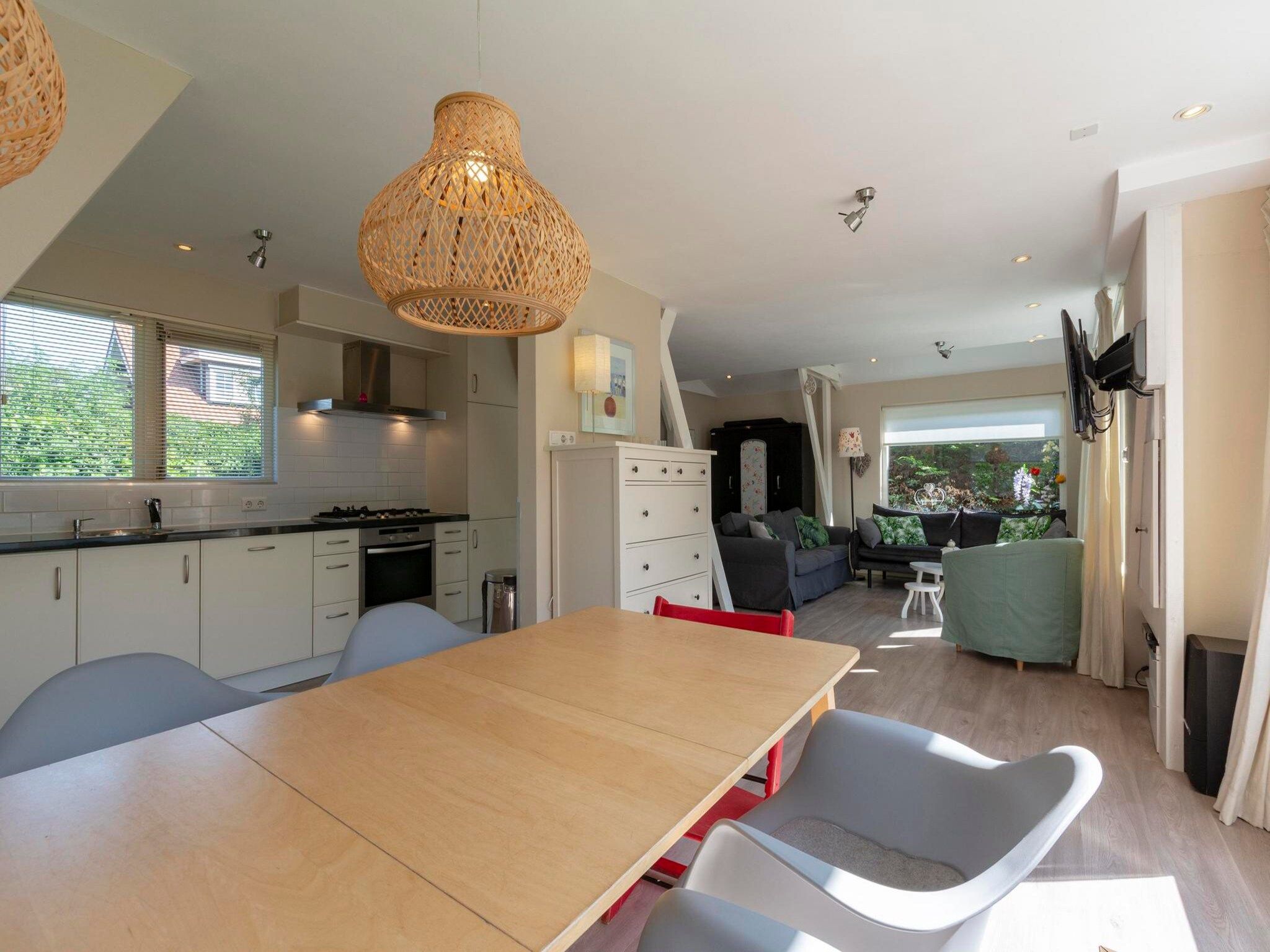 De eetkamer van Duinland 46 in Sint Maartenszee