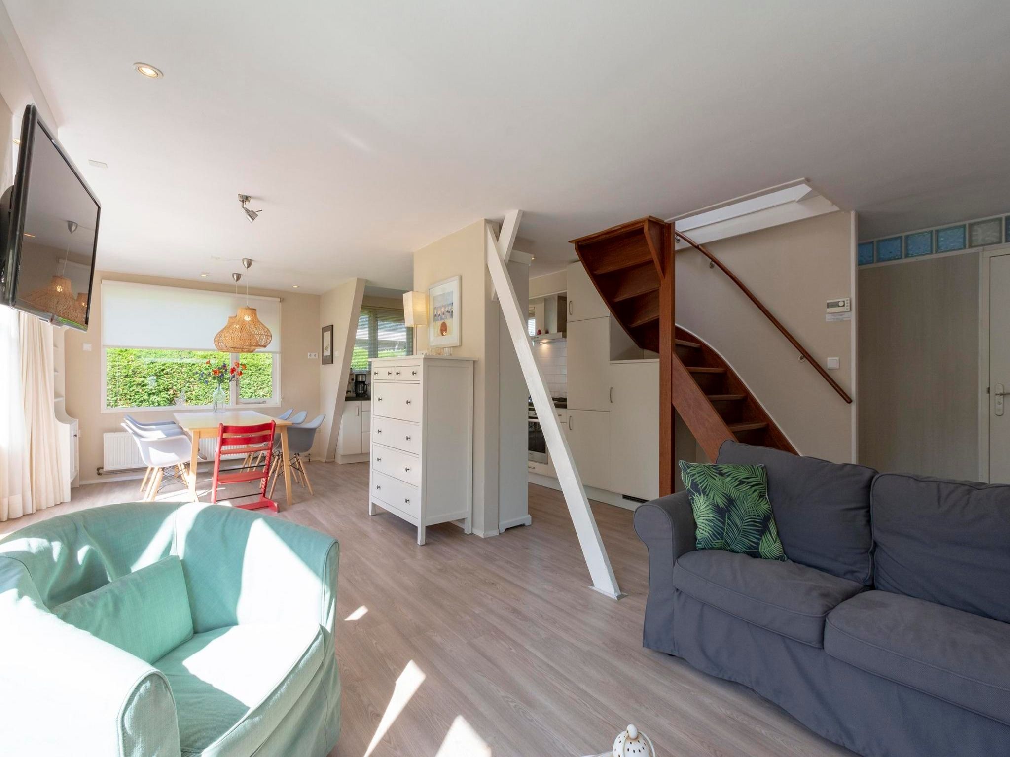 De woonkamer van Duinland 46 in Sint Maartenszee