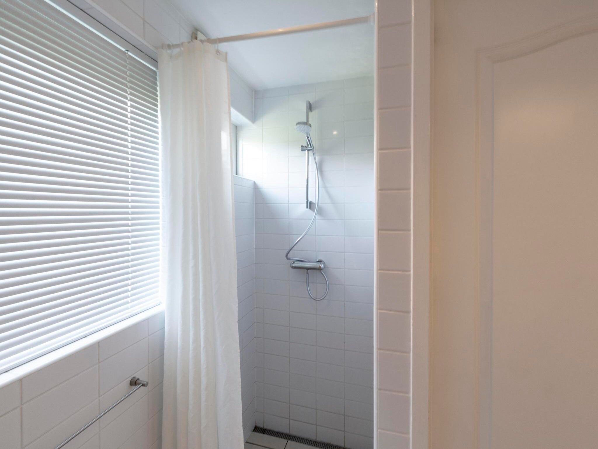 De badkamer van Duinland 46 in Sint Maartenszee