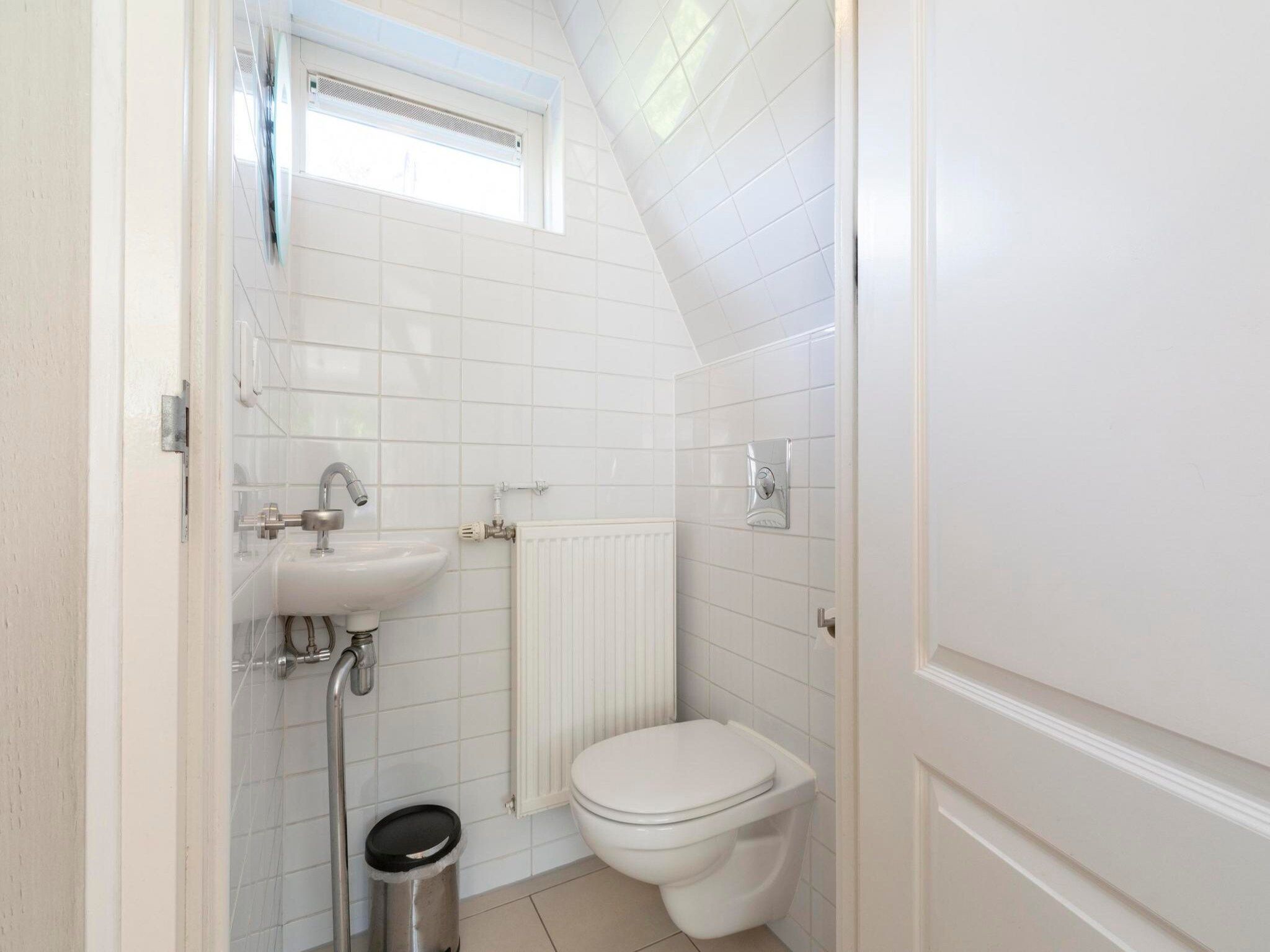 De badkamer van Duinland 46 in Sint Maartenszee