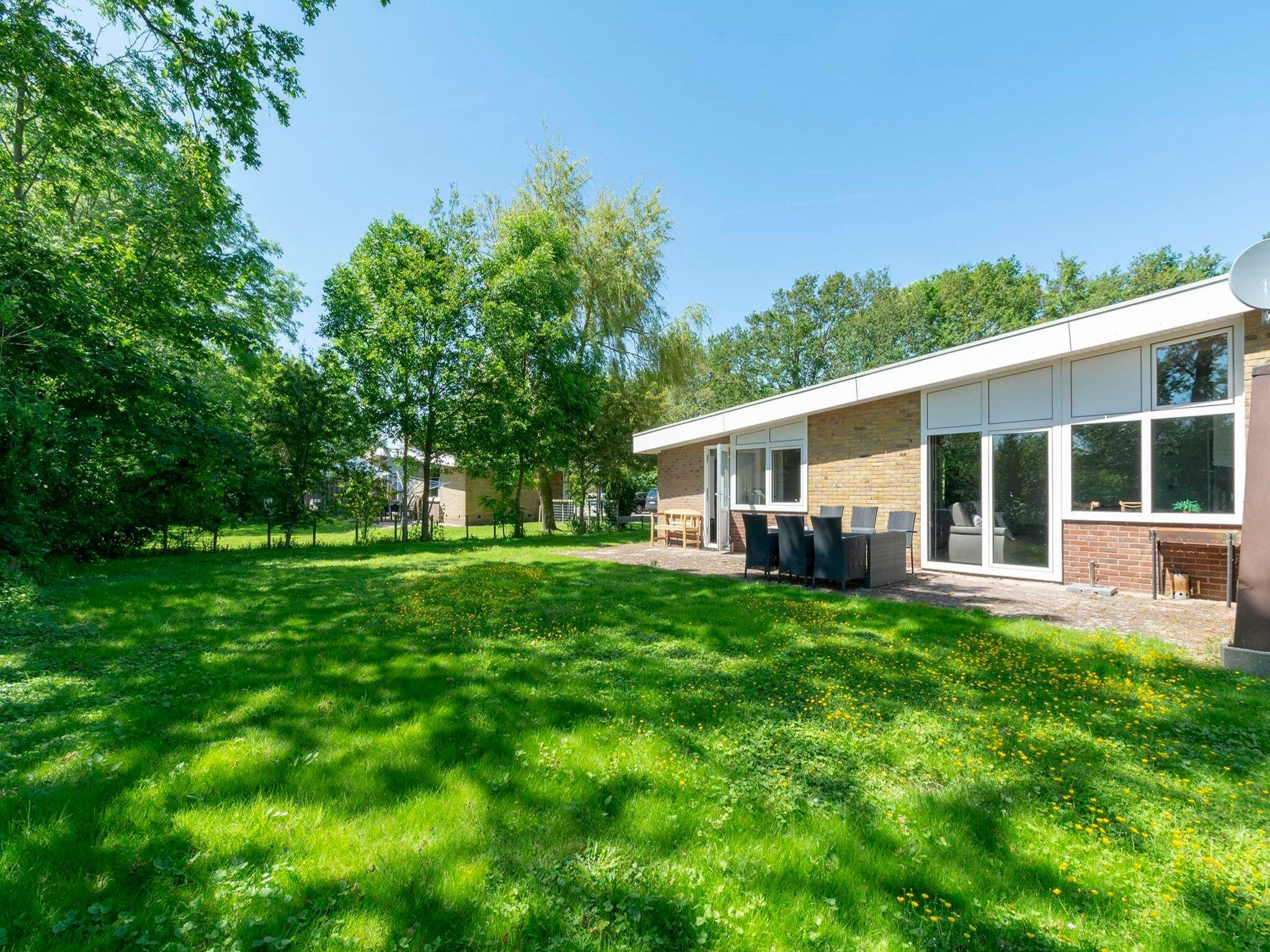 Het terras van Duinland 89 in Sint Maartenszee