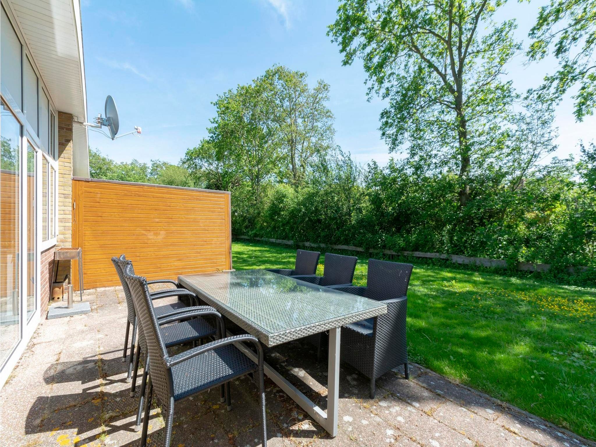 Het terras van Duinland 89 in Sint Maartenszee