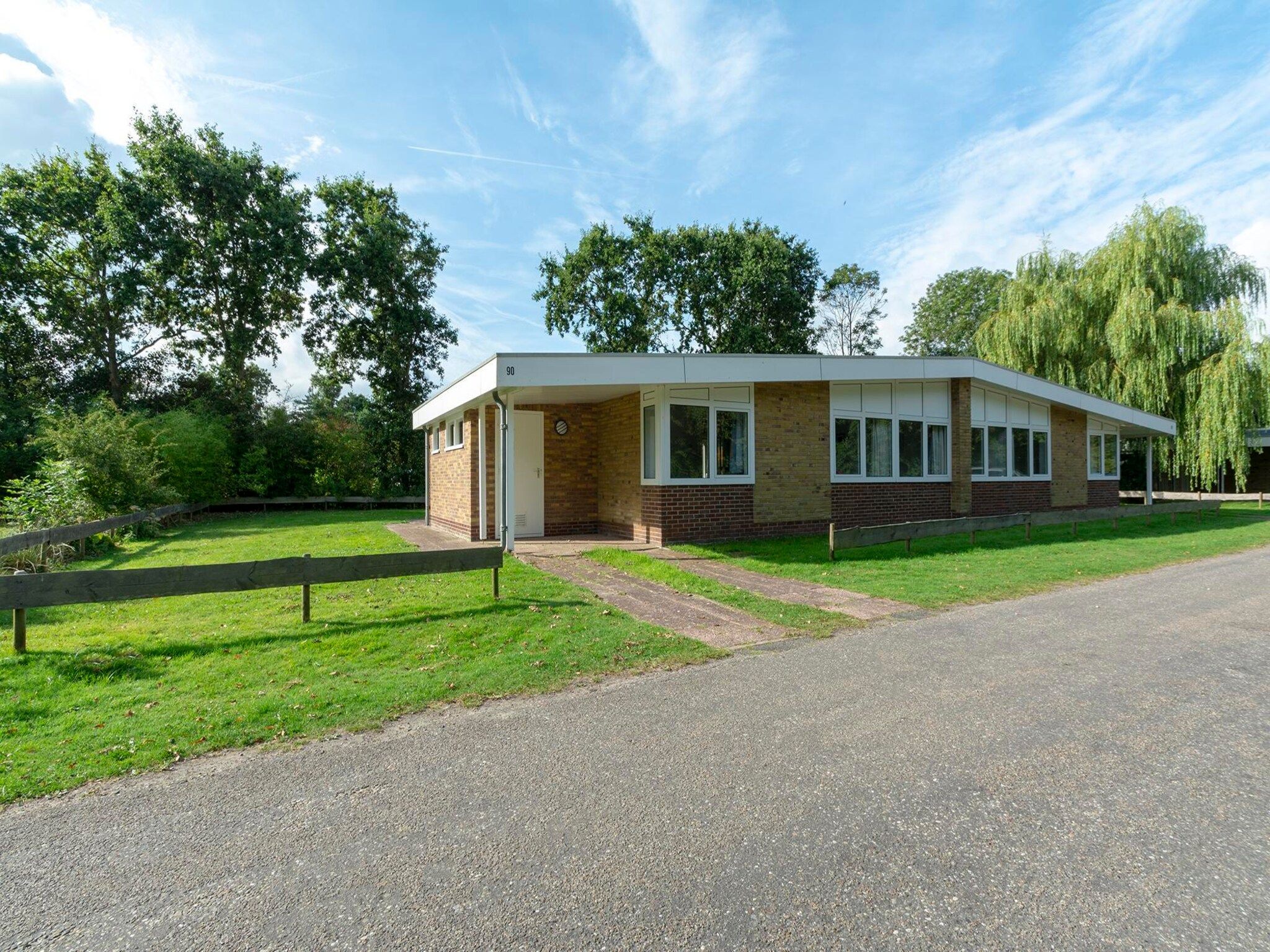 De buitenkant van Duinland 90 in Sint Maartenszee