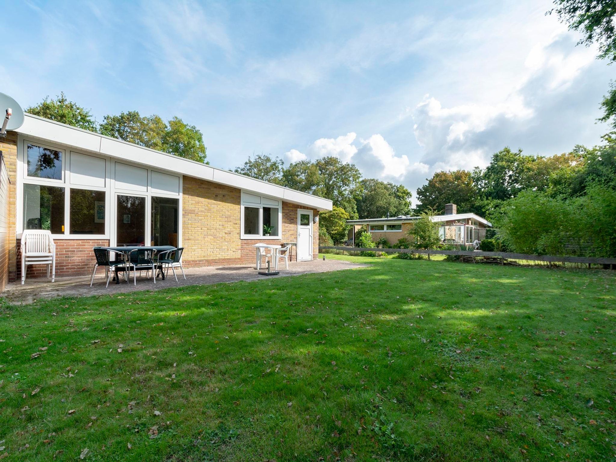 Het terras van Duinland 90 in Sint Maartenszee