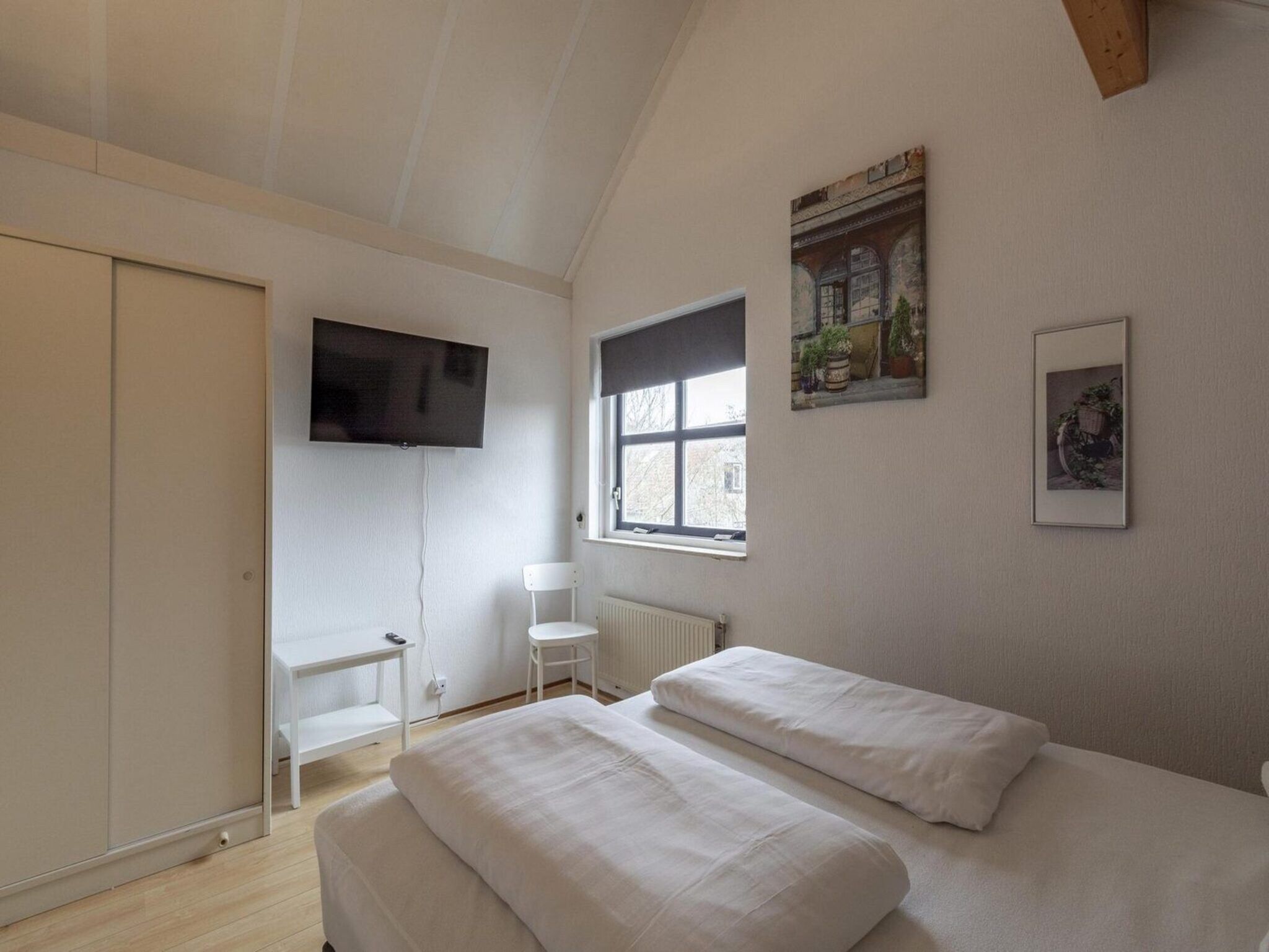 Een slaapkamer van Ooghduyne 75 in Julianadorp aan Zee