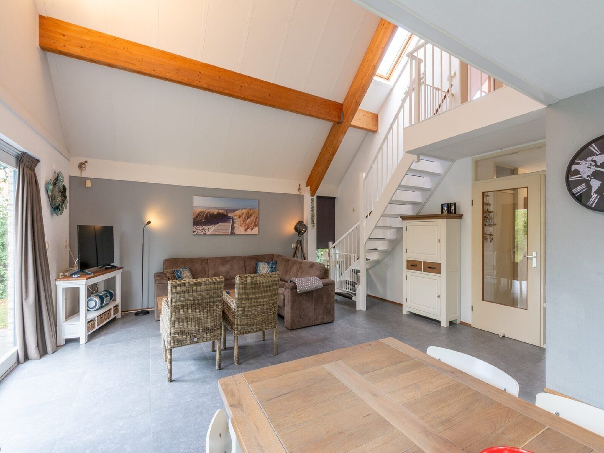 De woonkamer van Ooghduyne 75 in Julianadorp aan Zee