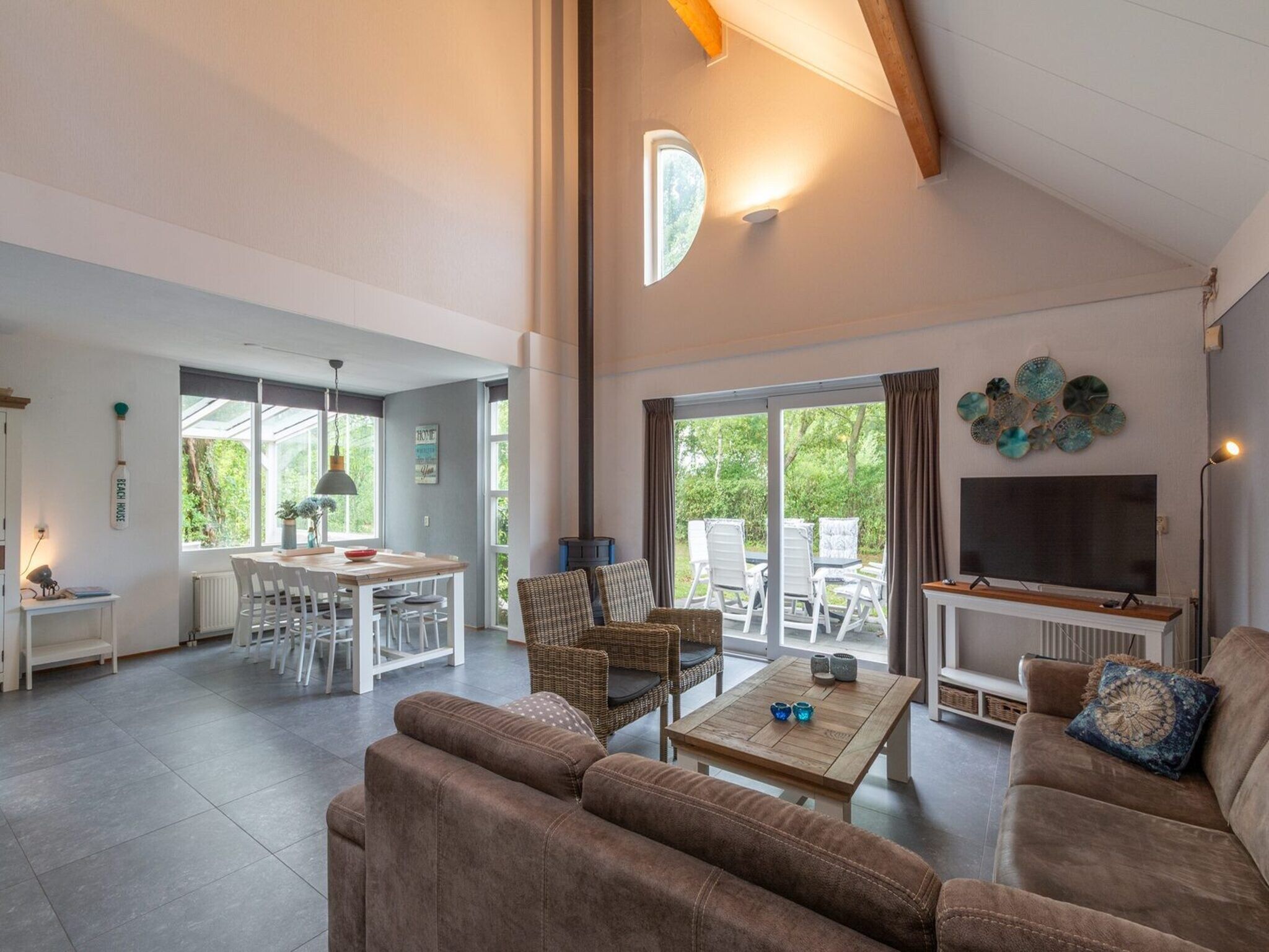 De woonkamer van Ooghduyne 75 in Julianadorp aan Zee