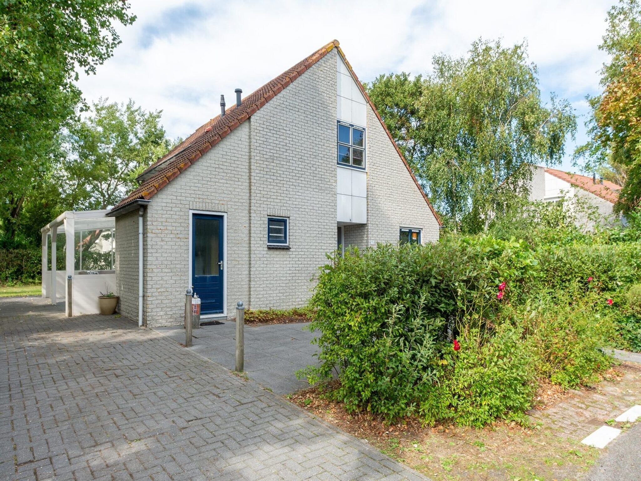 De buitenkant van Ooghduyne 75 in Julianadorp aan Zee