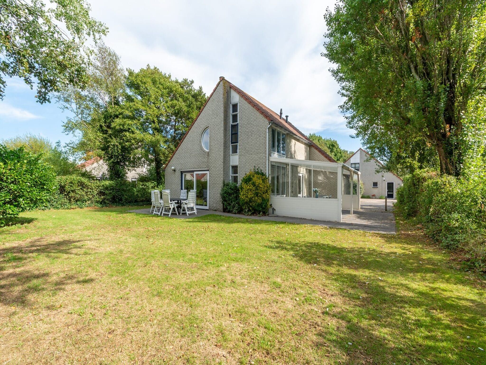 De buitenkant van Ooghduyne 75 in Julianadorp aan Zee